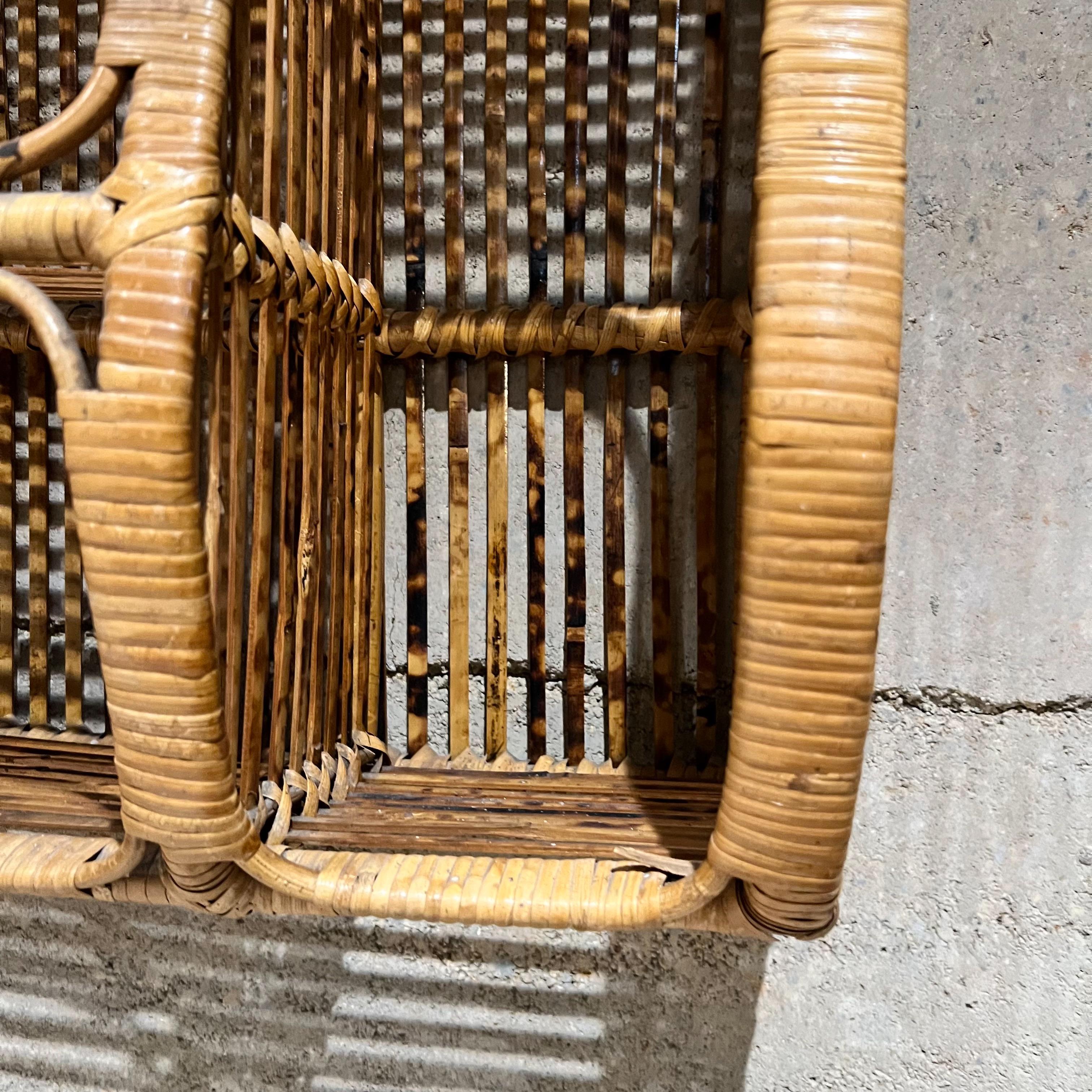 Scaffale da parete in rattan francese del 1950 Cubby in vendita 3