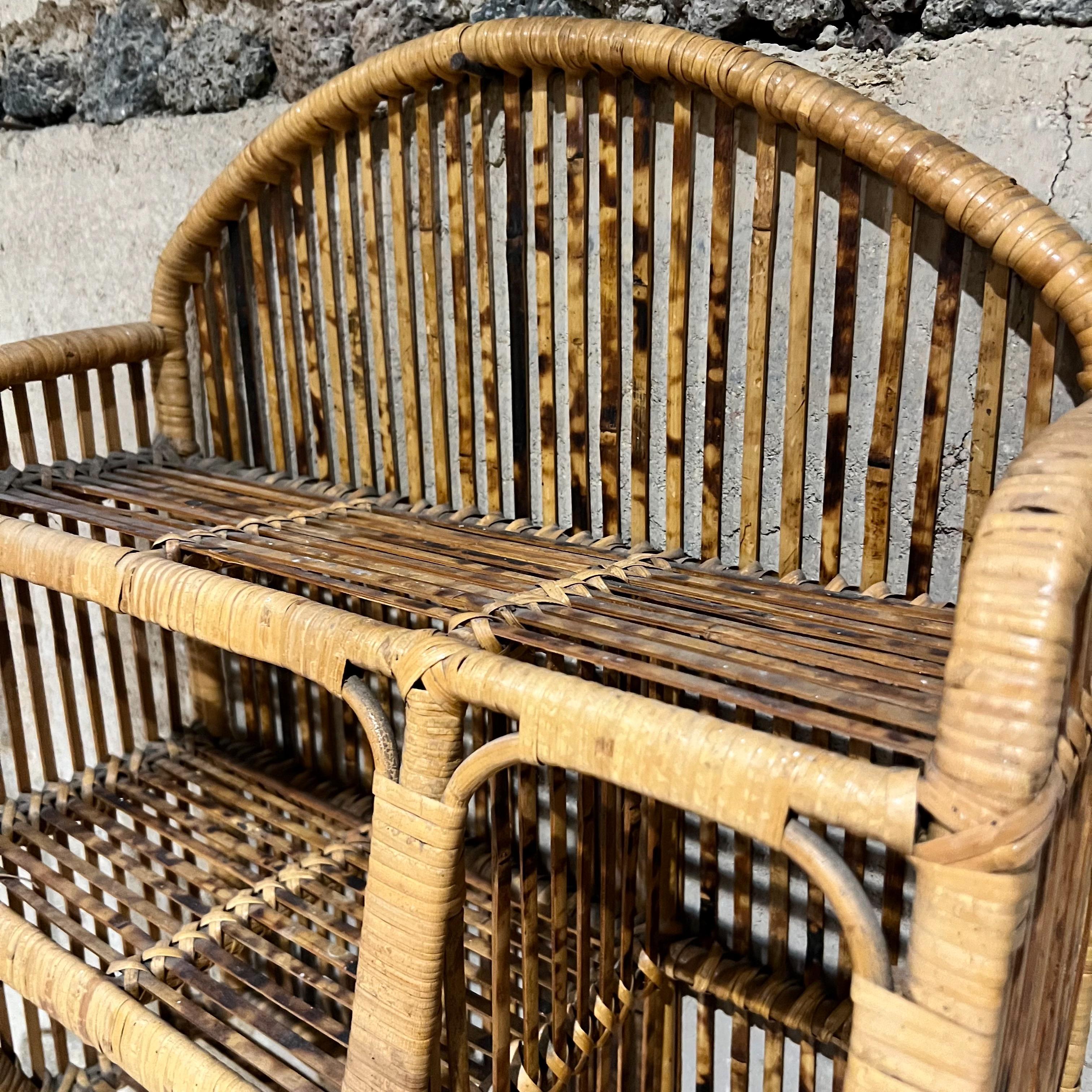 Bambù Scaffale da parete in rattan francese del 1950 Cubby in vendita