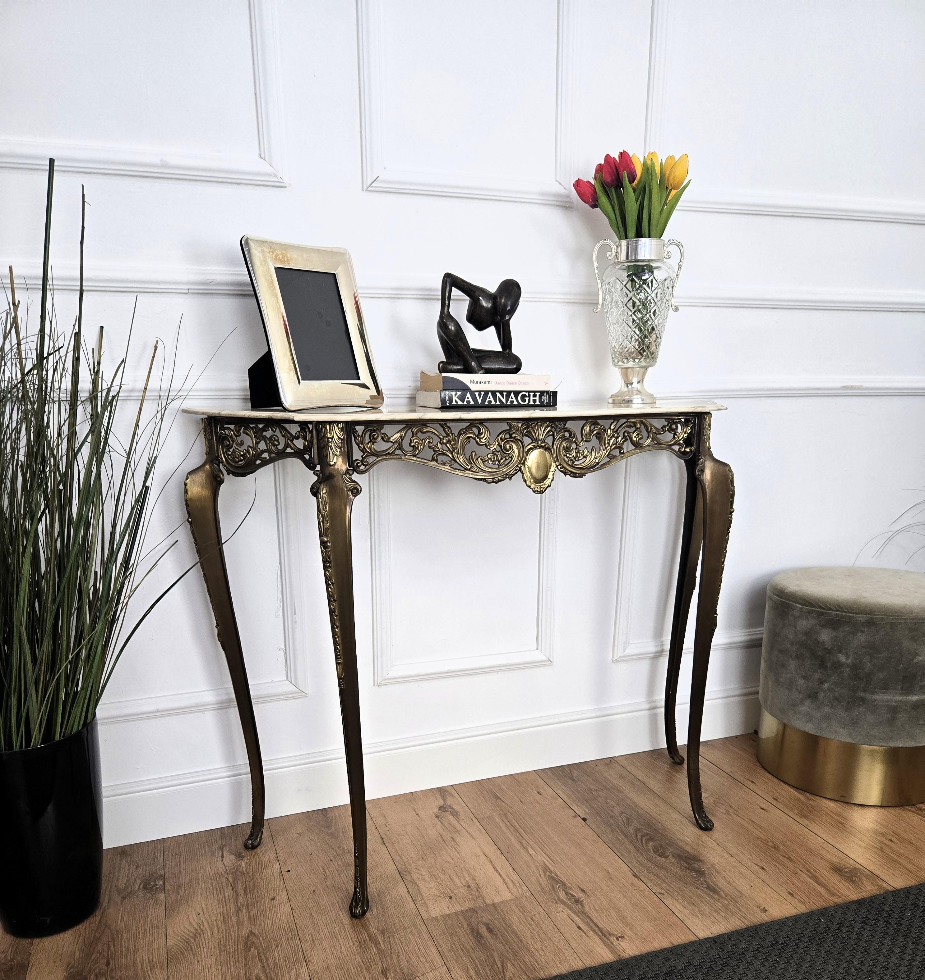 Mid-Century Modern Console Demilune en laiton avec plateau en marbre, Italie, années 1950, milieu du siècle en vente