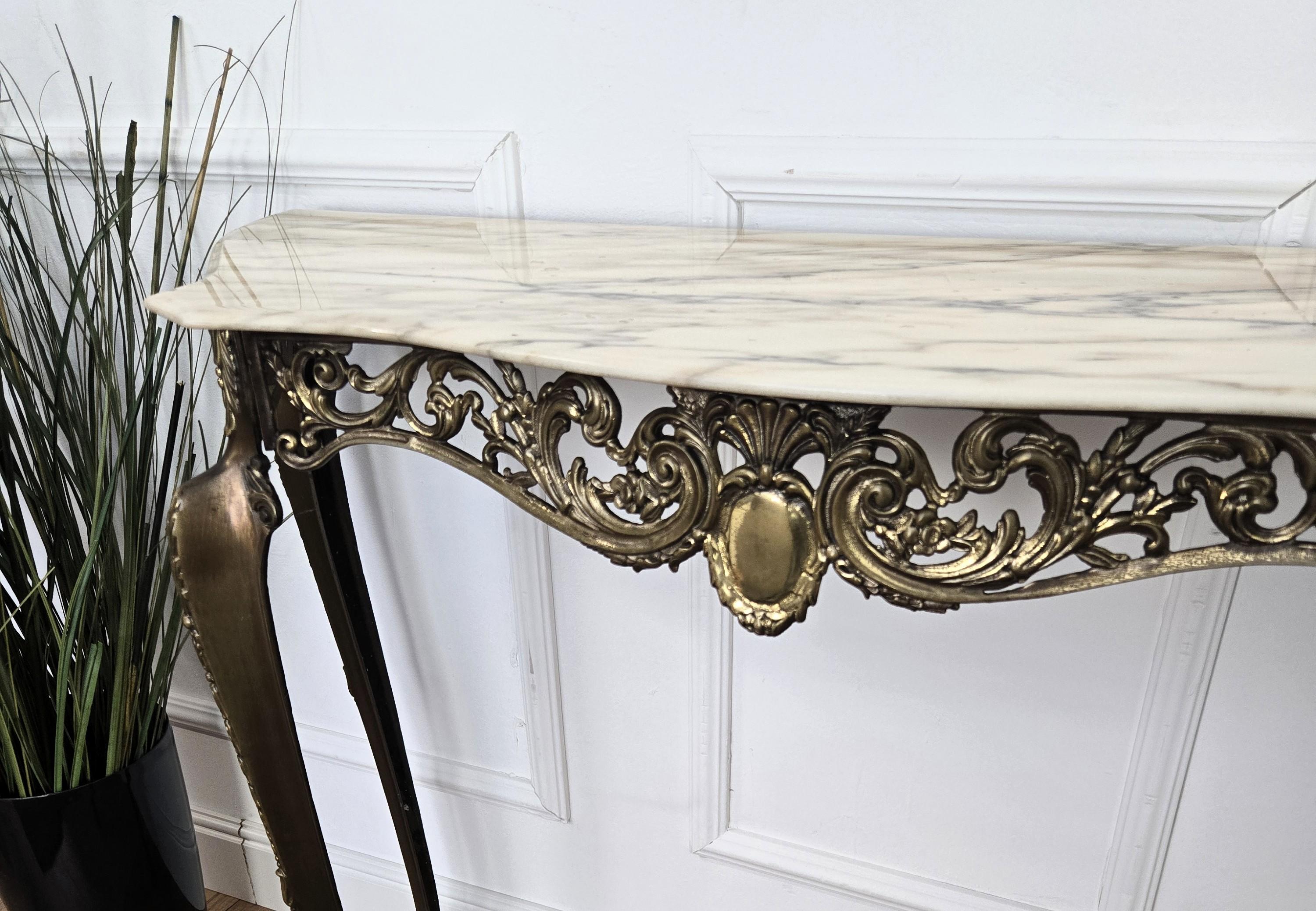 Laiton Console Demilune en laiton avec plateau en marbre, Italie, années 1950, milieu du siècle en vente