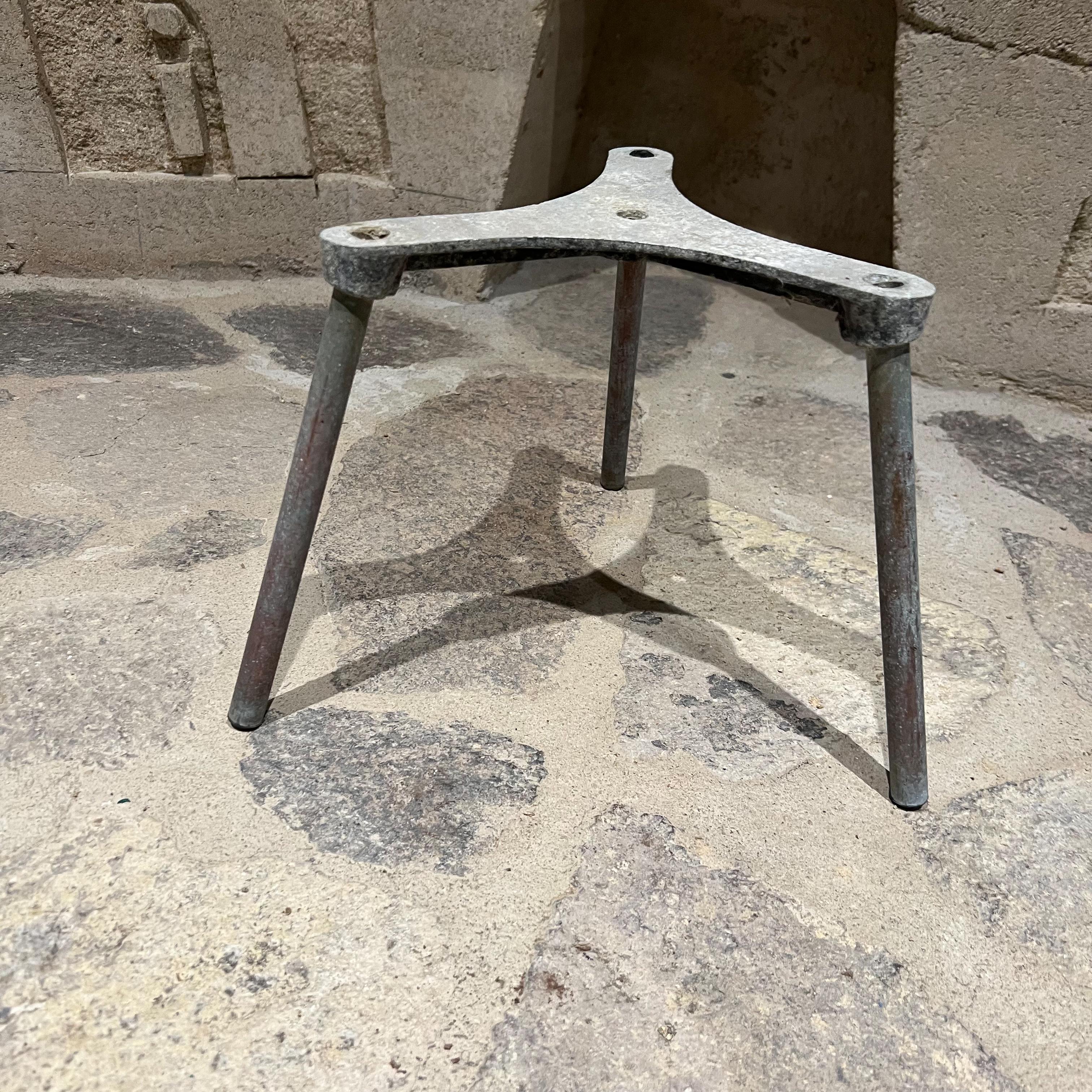1950s Midcentury Modern Tripod Planter Pedestal Stand in Patinated Aluminum For Sale
