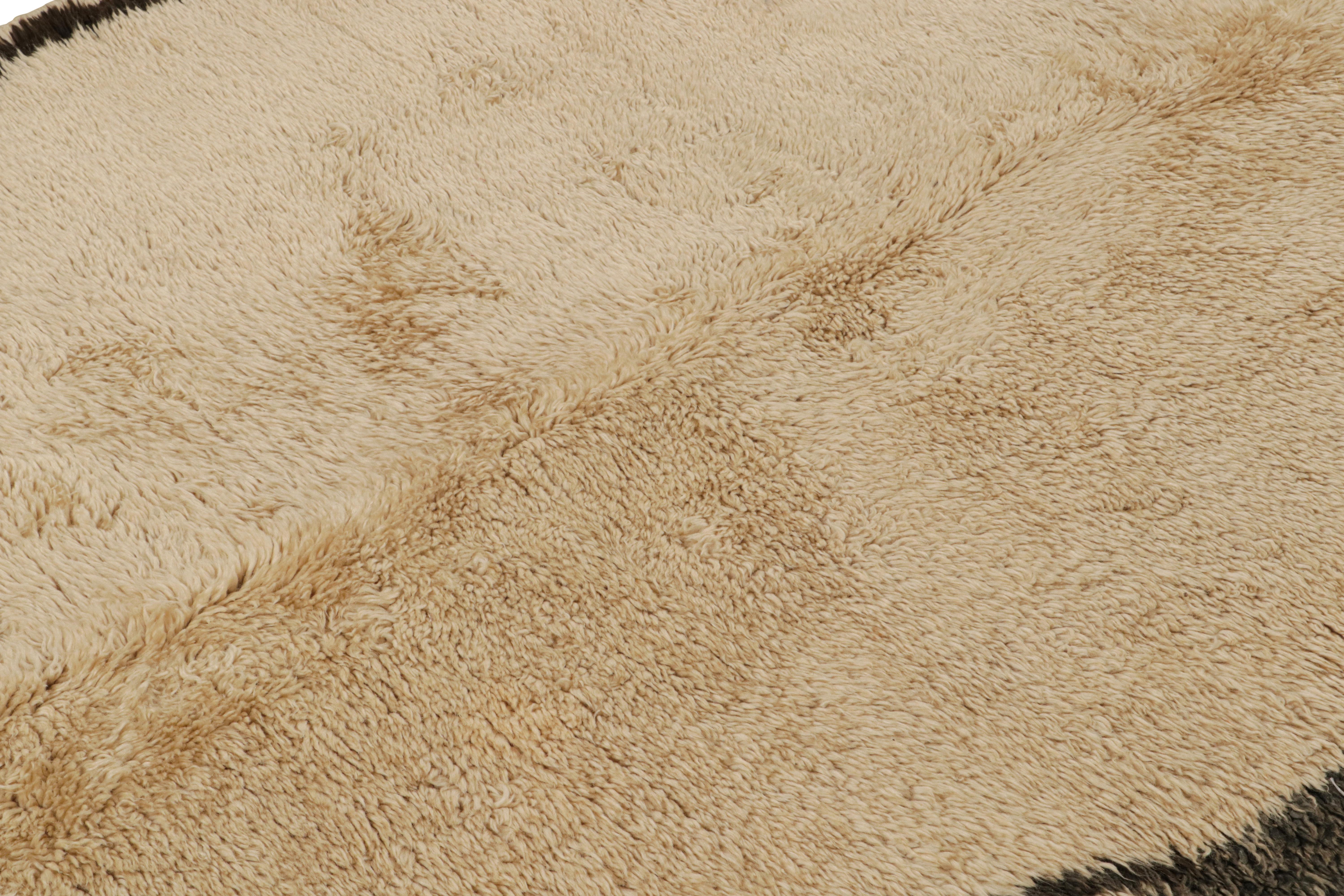 Alfombra marroquí de mediados de siglo de 1950 de lana vintage beige, marrón y verde by Rug & Kilim Marroquí en venta