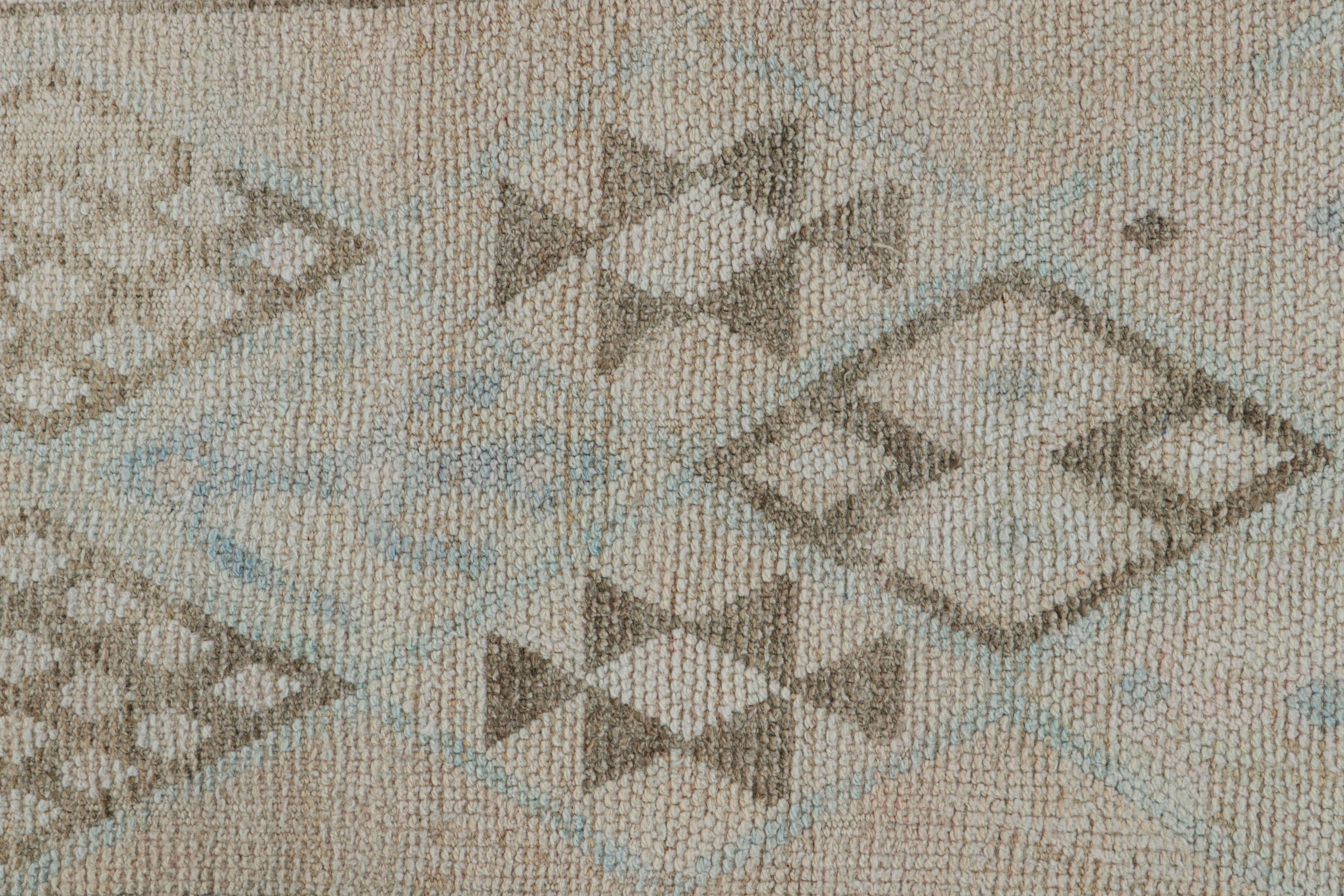 1950s Midcentury Runner Beige Off-White Geometric Vintage Rug by Rug & Kilim In Good Condition For Sale In Long Island City, NY