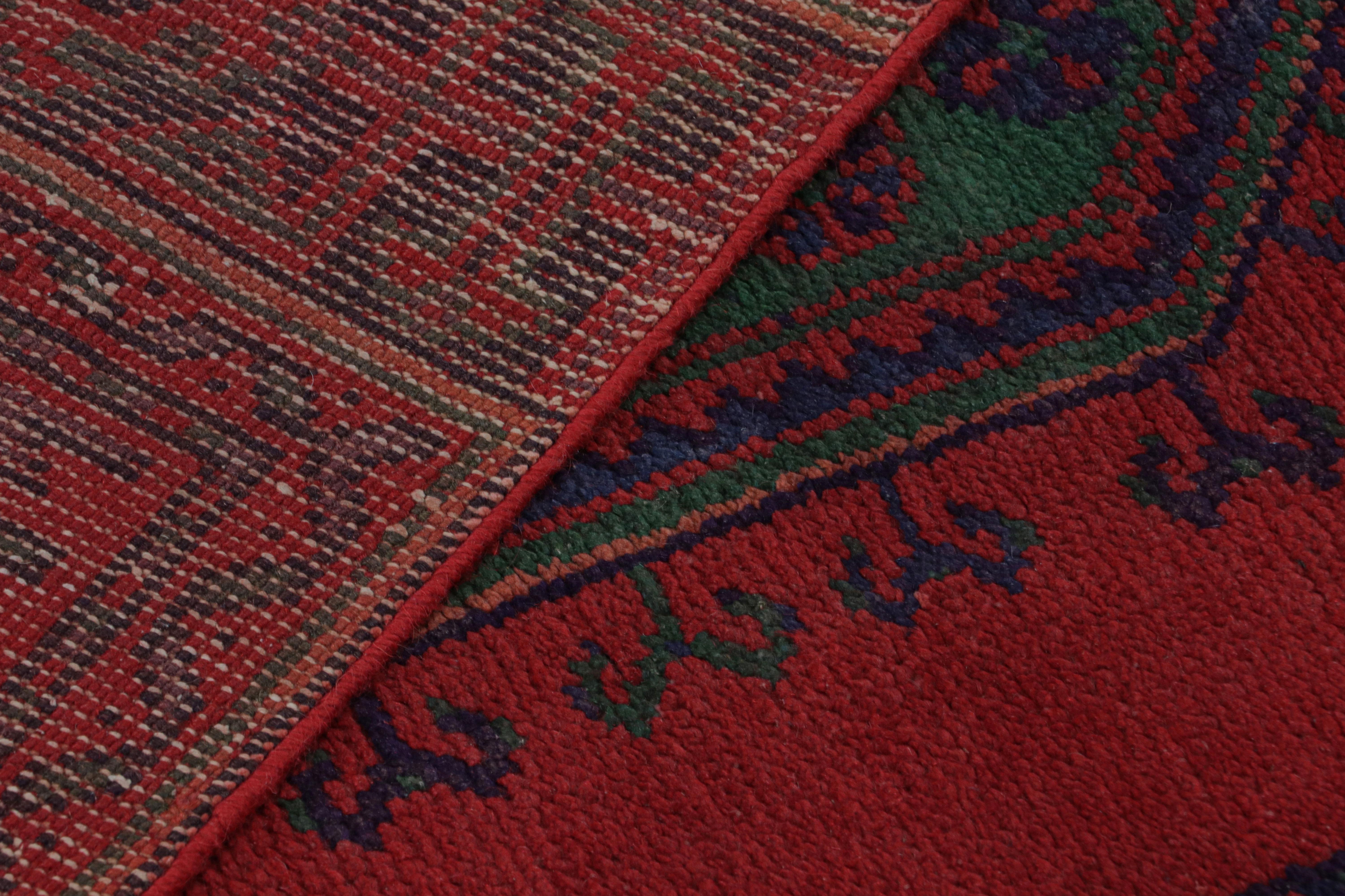 1950er Midcentury Vintage Oushak-Läufer rotes Medaillonmuster von Teppich & Kelim (Wolle) im Angebot