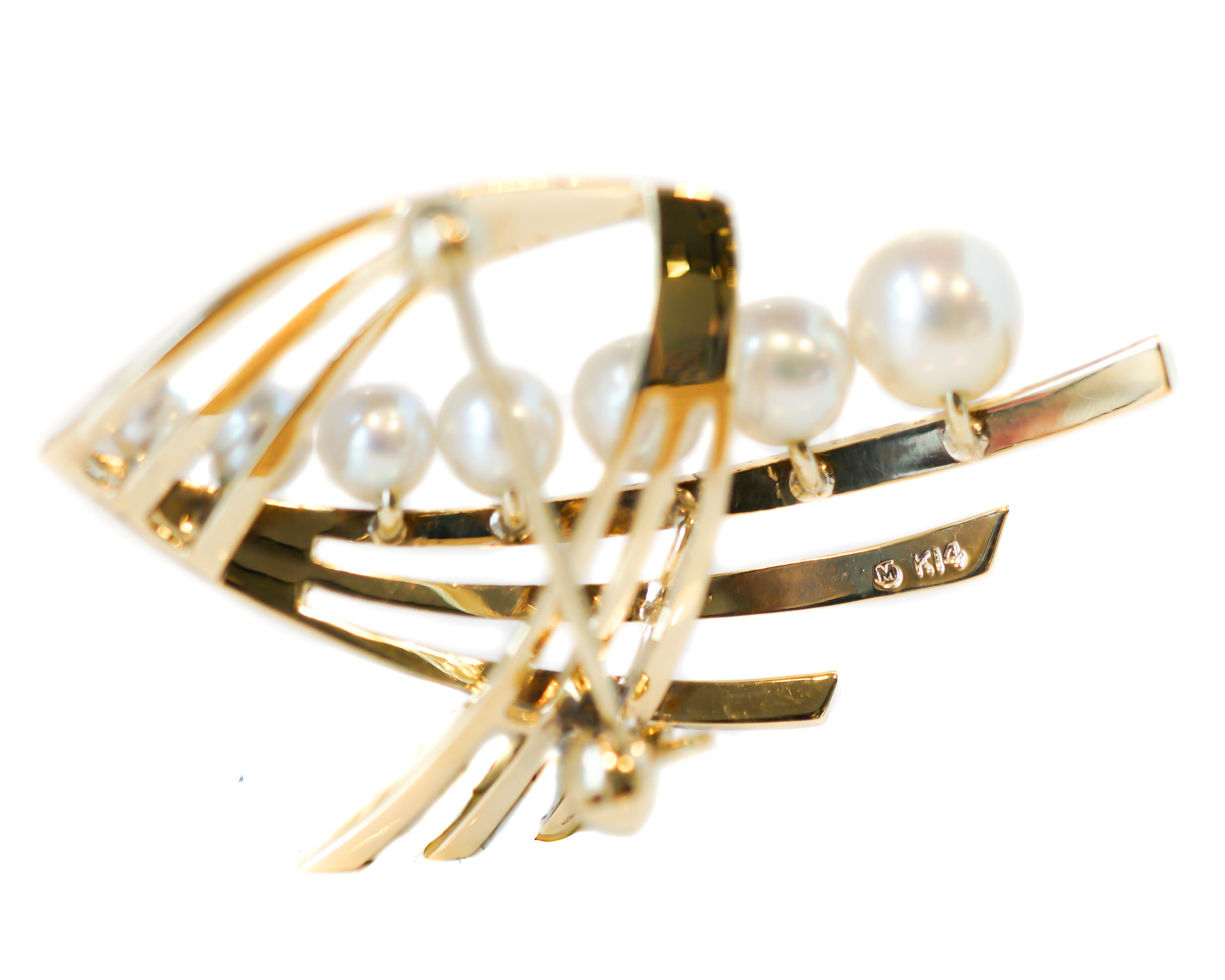 1950s Mikimoto Pearl Brooch in 14 Karat Yellow Gold In Good Condition For Sale In Atlanta, GA