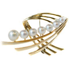 Retro 1950s Mikimoto Pearl Brooch in 14 Karat Yellow Gold