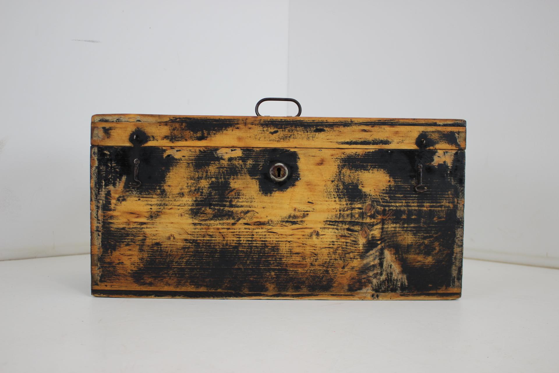 1950s Military Suitcase with Name, Czechoslovakia In Good Condition For Sale In Praha, CZ