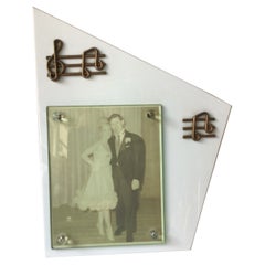 Cornice in vetro lattimo degli anni '50 con note musicali