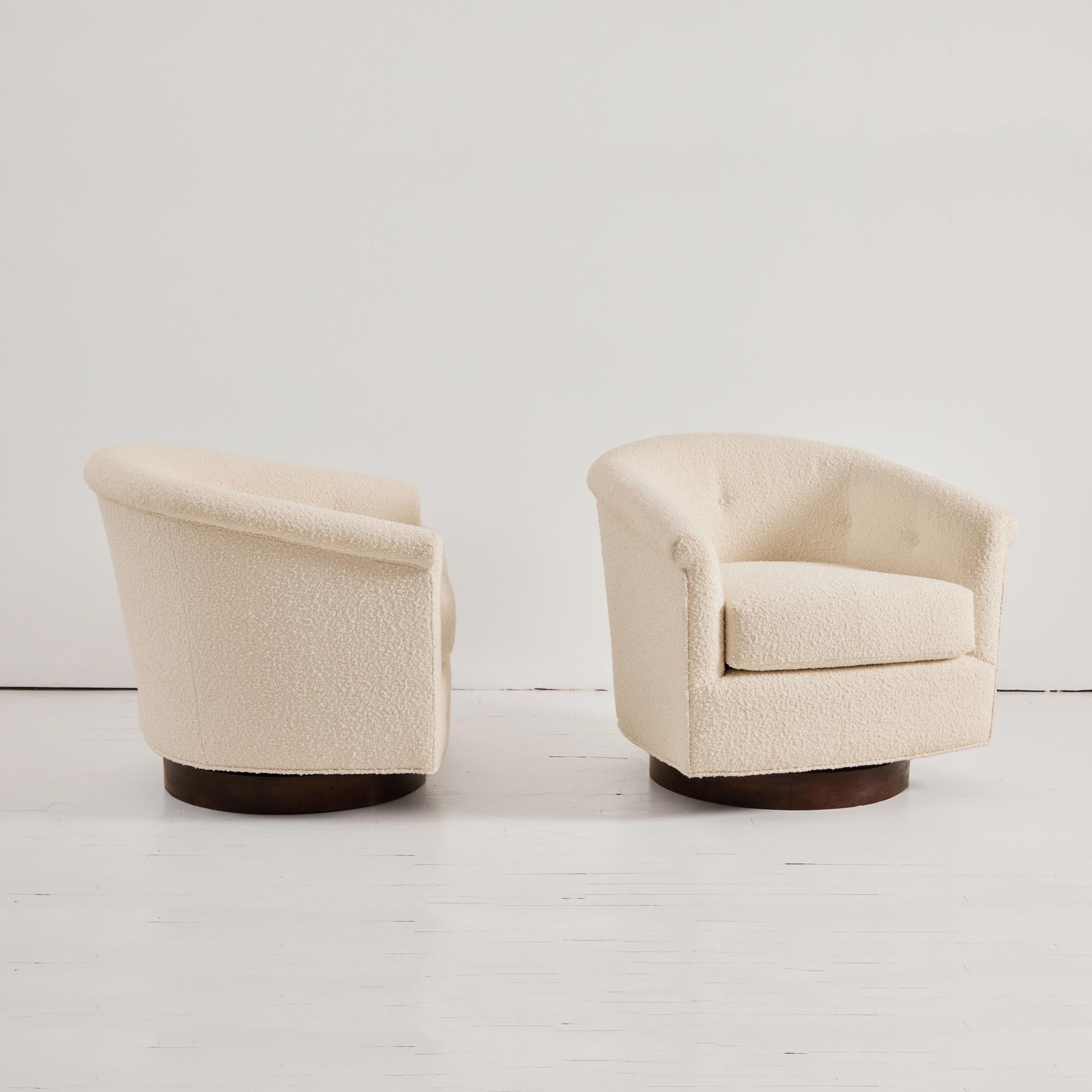 Mid-Century Modern 1950s Milo Baughman Attributed Swivel Tub Chairs in Ivory Boucle - Set of 2