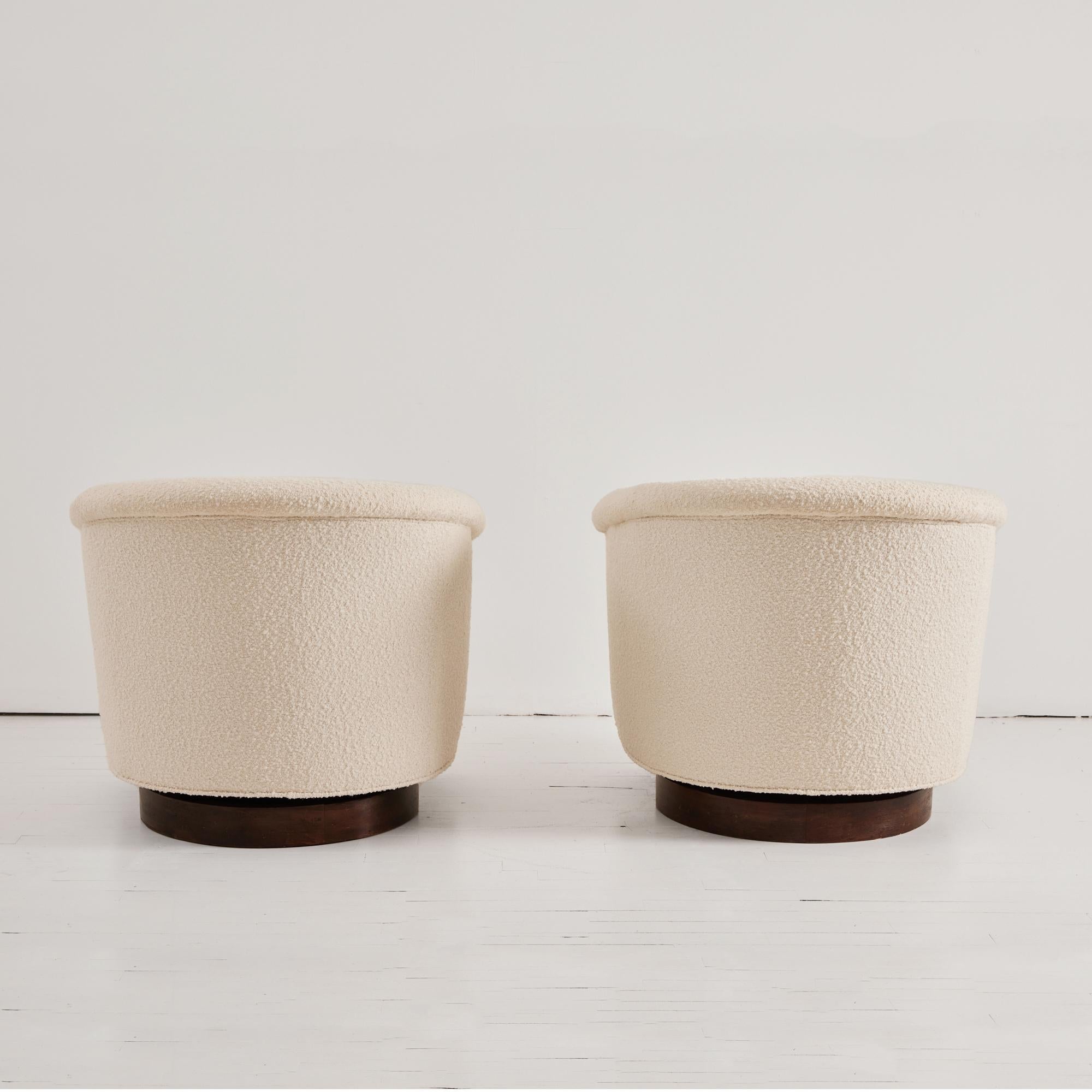 North American 1950s Milo Baughman Attributed Swivel Tub Chairs in Ivory Boucle - Set of 2