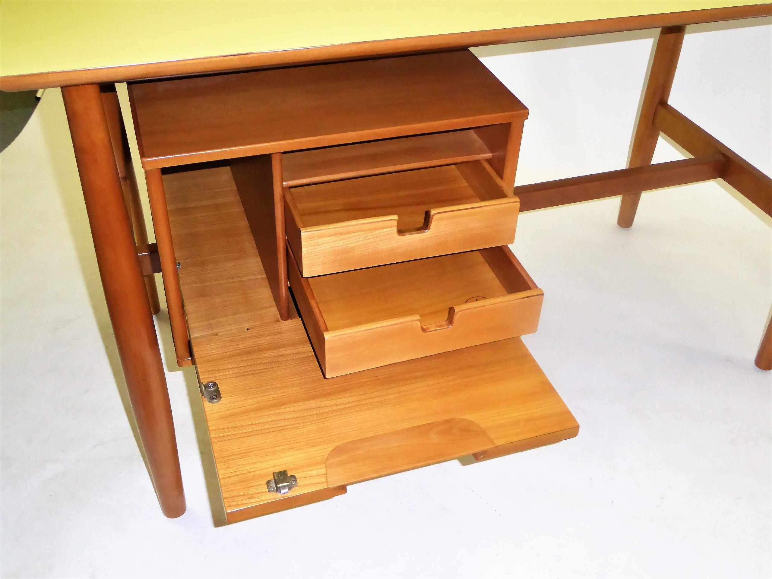1950s Milo Baughman for Drexel Blond Floating Top Desk In Good Condition In Miami, FL