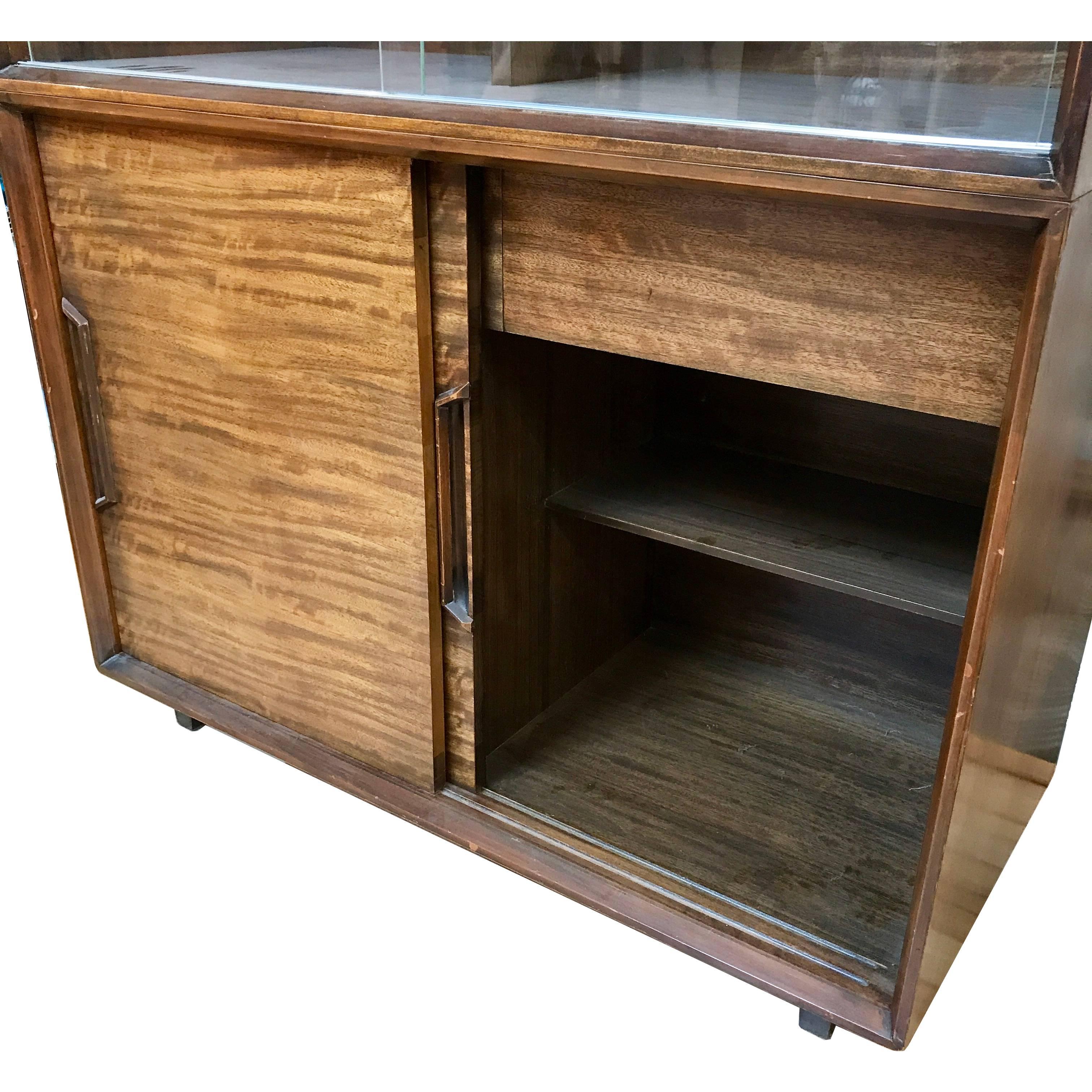 1950s Milo Baughman for Drexel Perspective Mindoro Wood China Hutch In Good Condition For Sale In Sacramento, CA