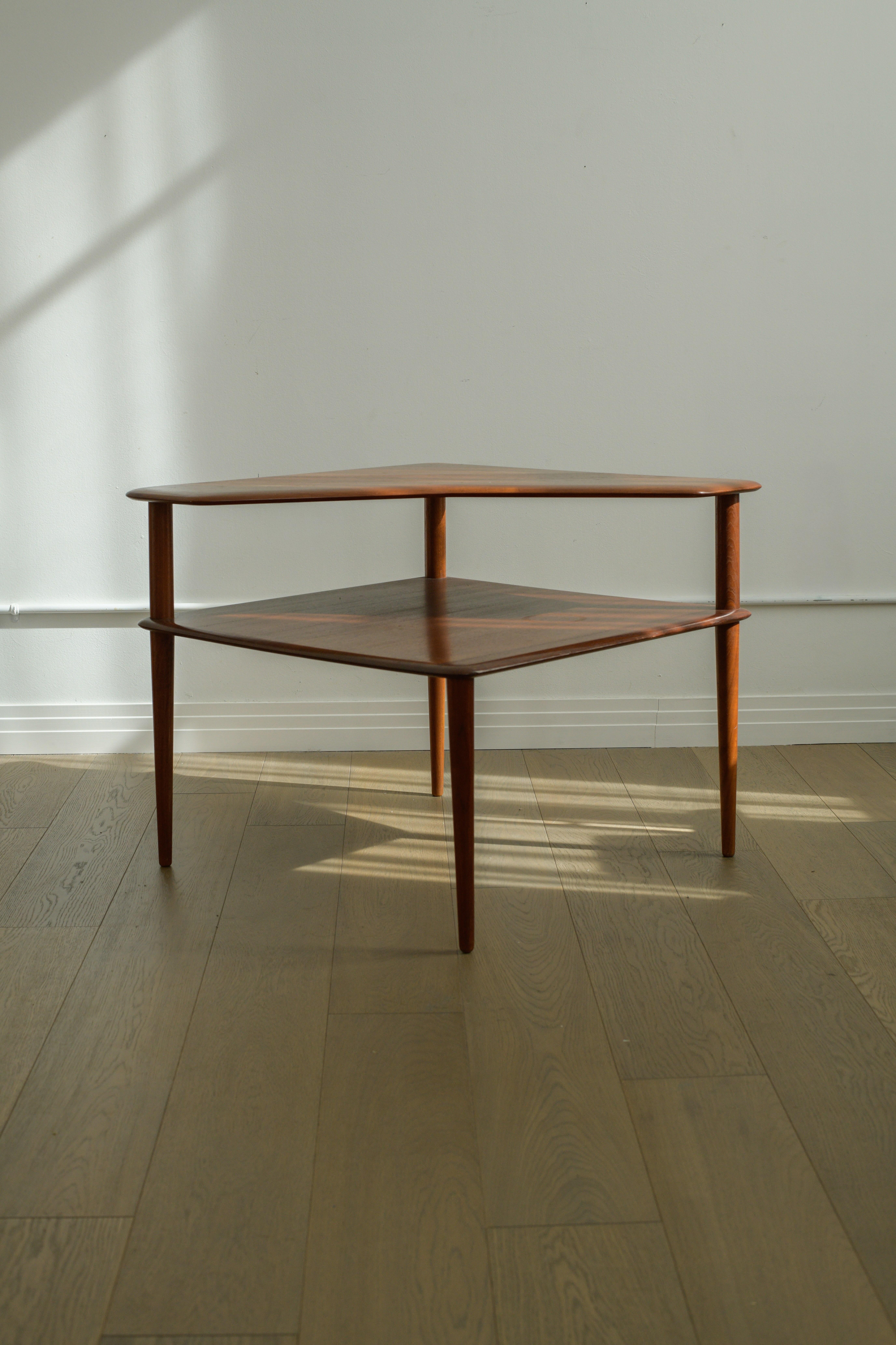 Milieu du XXe siècle Table d'appoint 