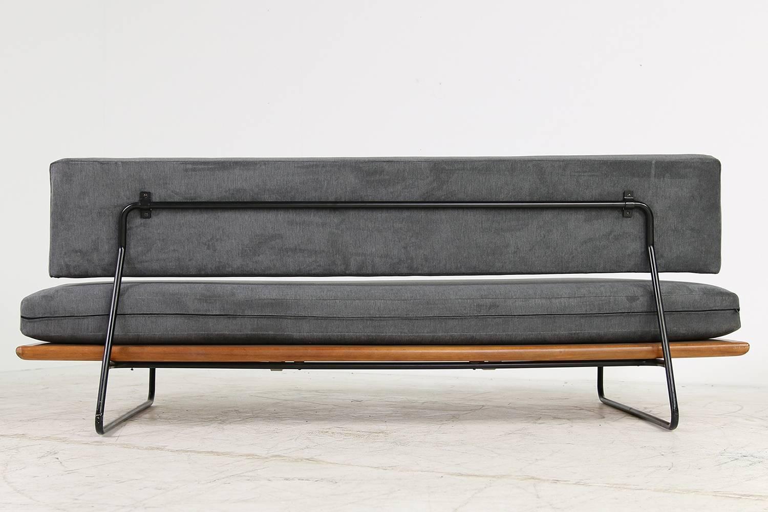 Amazing, 1950s Minimalist daybed, designed by the German Rolf Grunow for Walter Knoll, made in Germany, very unique piece, freestanding, new upholstery and new fabric, very good condition. Heavy weight mattress with innerspring system, best