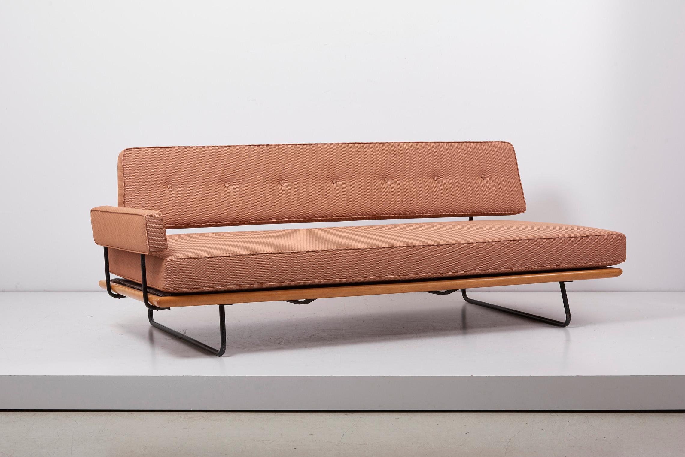 1950s Minimalist daybed Rolf Grunow for Knoll, beechwood and metal, new upholstery
freestanding, new upholstery and new fabric, very good condition. Heavy weight mattress with innerspring system. The daybed comes with the armrest.