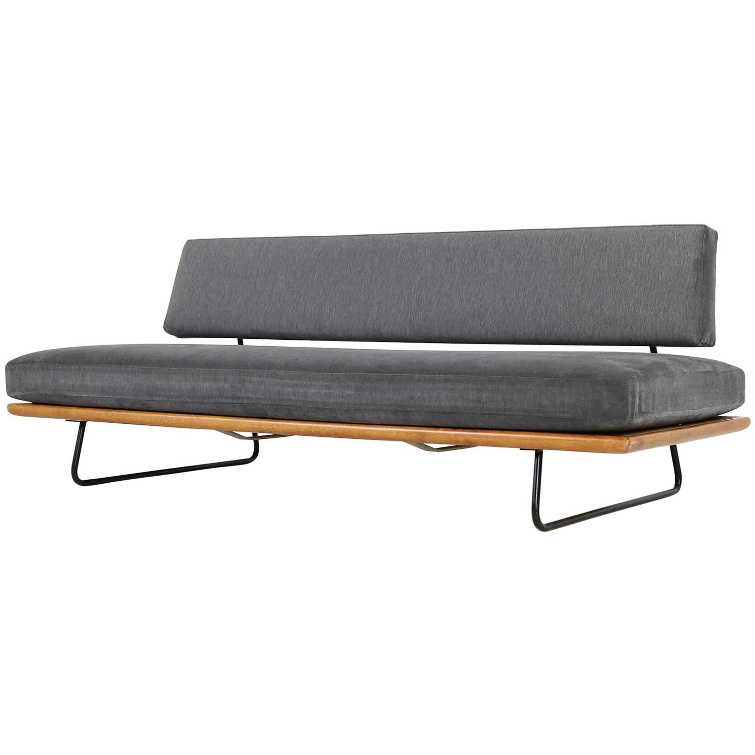 lit de jour minimaliste des années 1950 Rolf Grunow pour Knoll:: bois de hêtre & métal:: nouveau rembourrage
