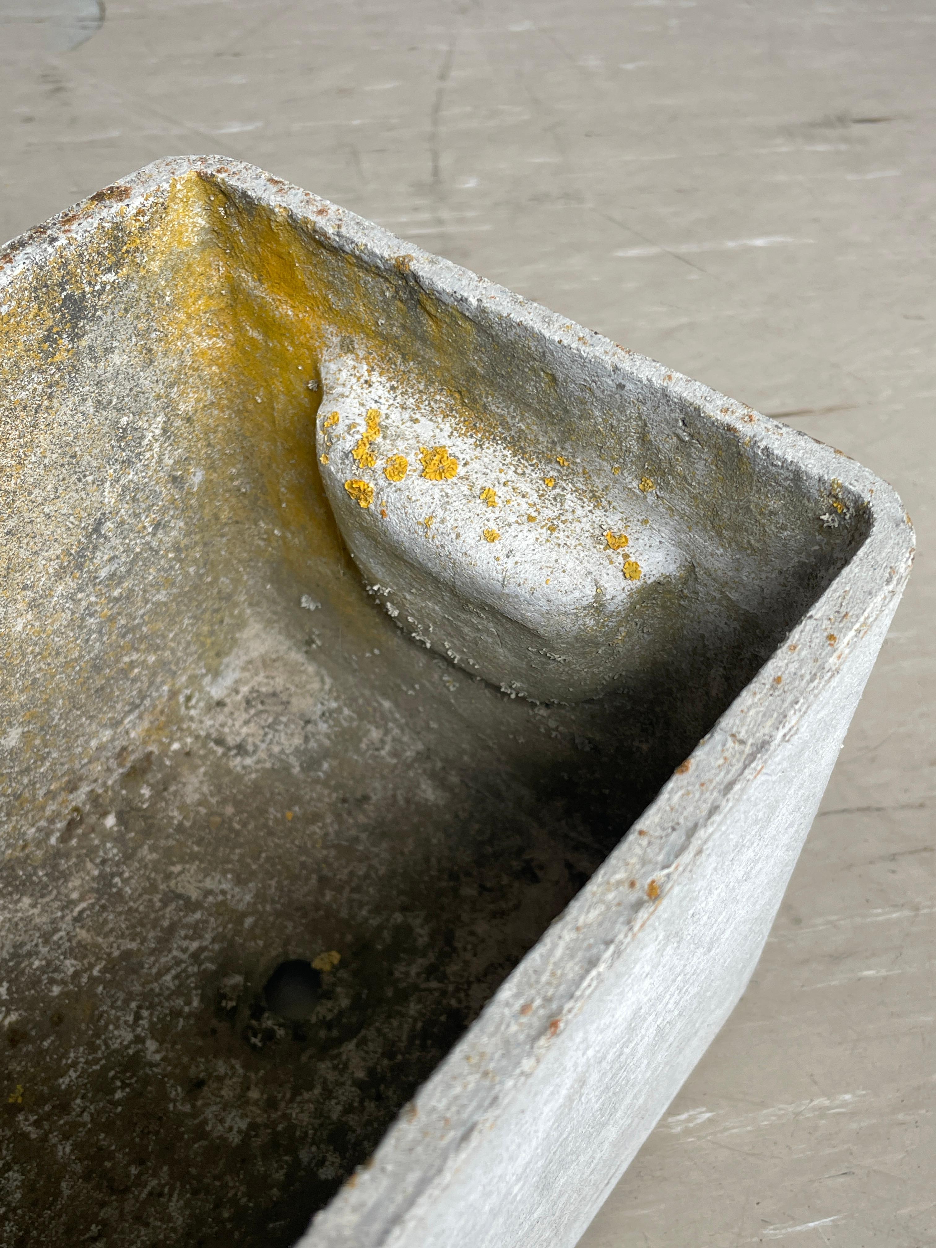 Minimalistisches Pflanzgefäß aus den 1950er Jahren vom Schweizer Designer Willy Guhl für Eternit AG (Beton)