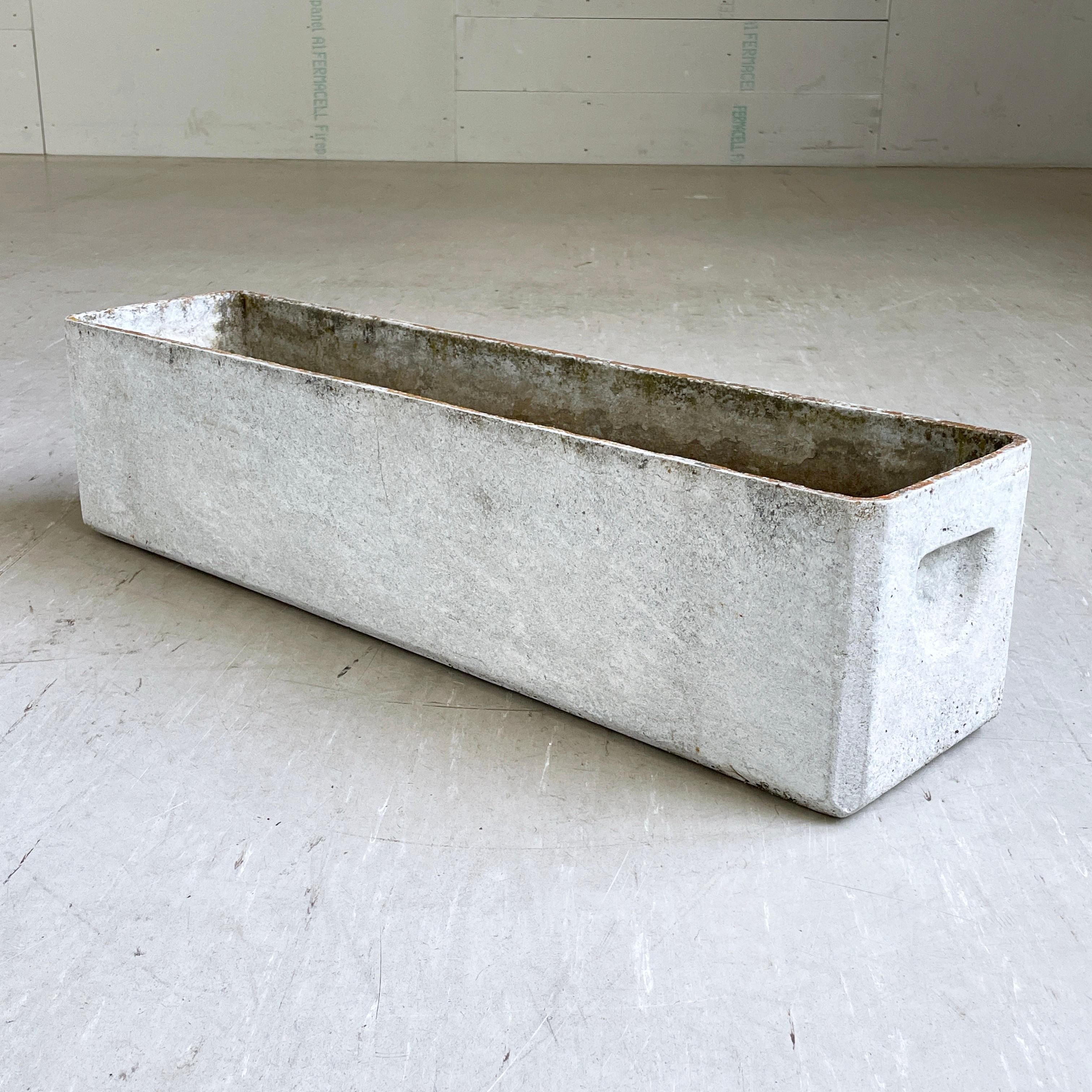 Minimalist concrete planter trough by prominent Swiss designer, Willy Guhl. Made in Switzerland ca. 1950 - 1960. Produced by Eternit AG, Switzerland. Solid concrete with drainage holes. With original recessed handles.
In original condition with