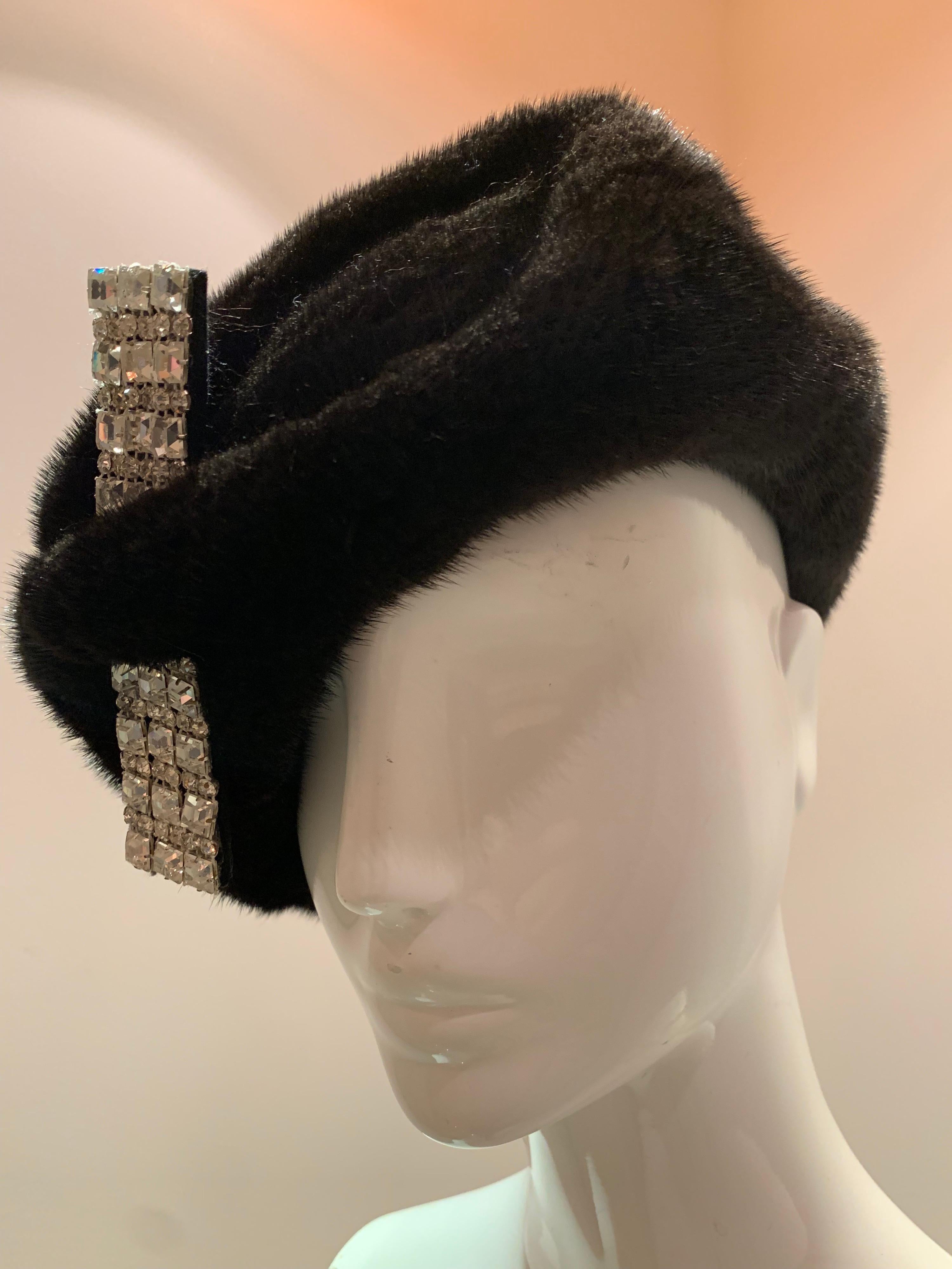 1950s Mink Beret W/ Stunning Rhinestone Bar Accent  In Excellent Condition For Sale In Gresham, OR