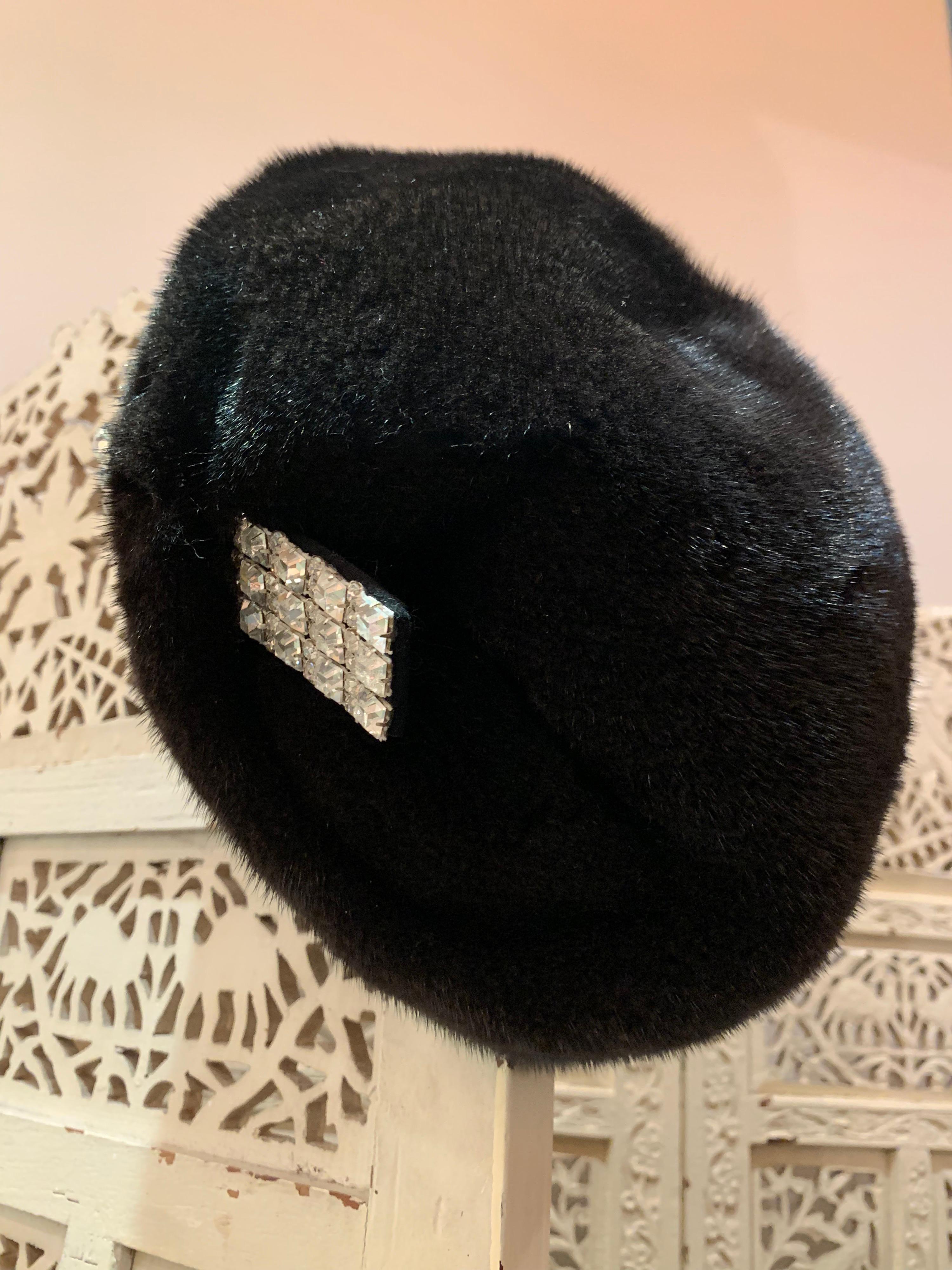 1950s Mink Beret W/ Stunning Rhinestone Bar Accent For Sale 2