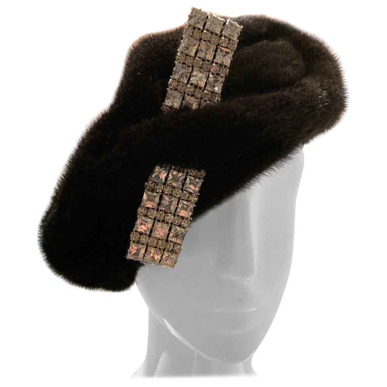 1950s Mink Beret W/ Stunning Rhinestone Bar Accent For Sale  display picture 1
