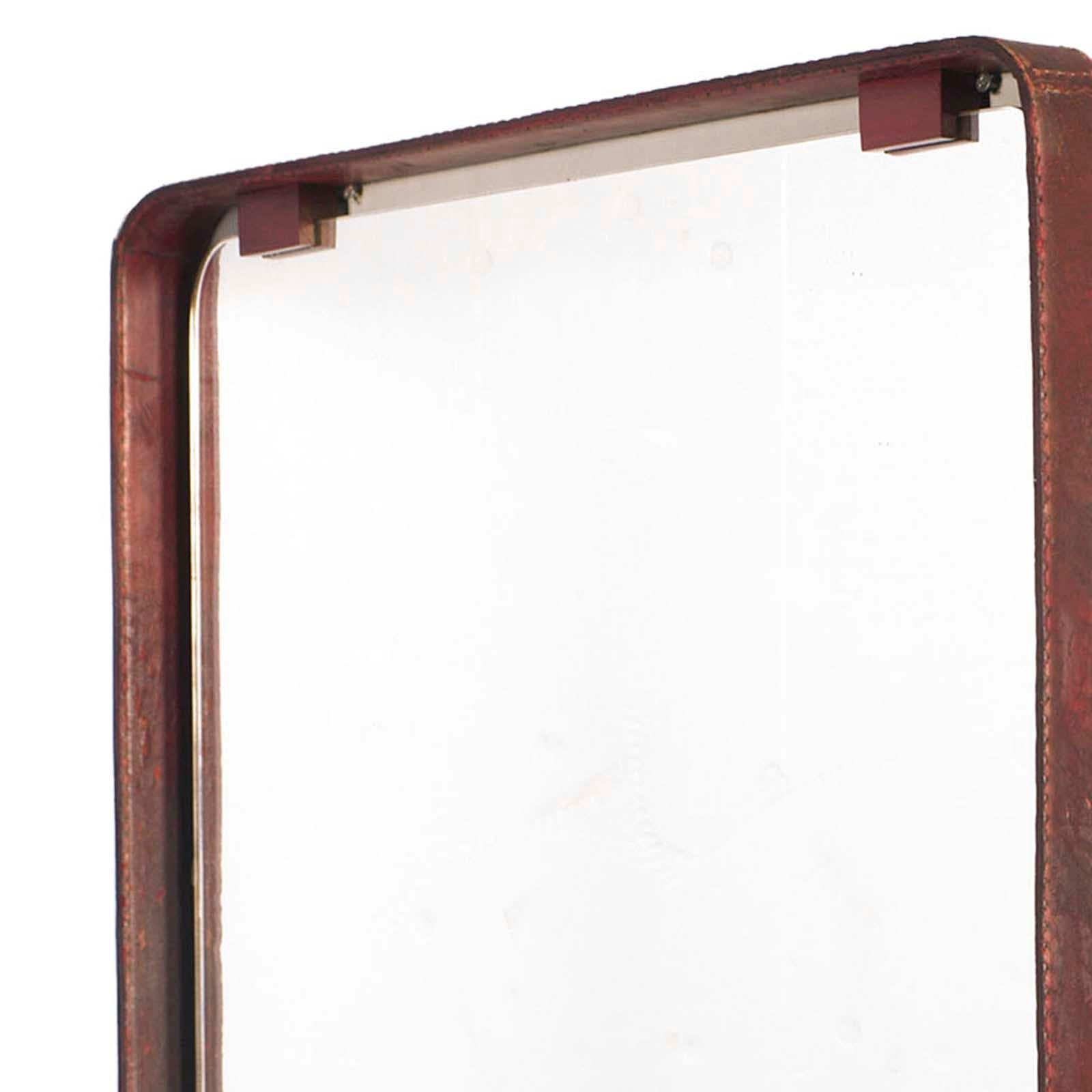 Rare and particular Mid-Century Modern mirror with steel framed covered leather. Fontanit branded mirror, by Fontana Arte


About Fontana Arte
FontanaArte is an Italian company founded in Milan in 1932 by Luigi Fontana and Giò Ponti and