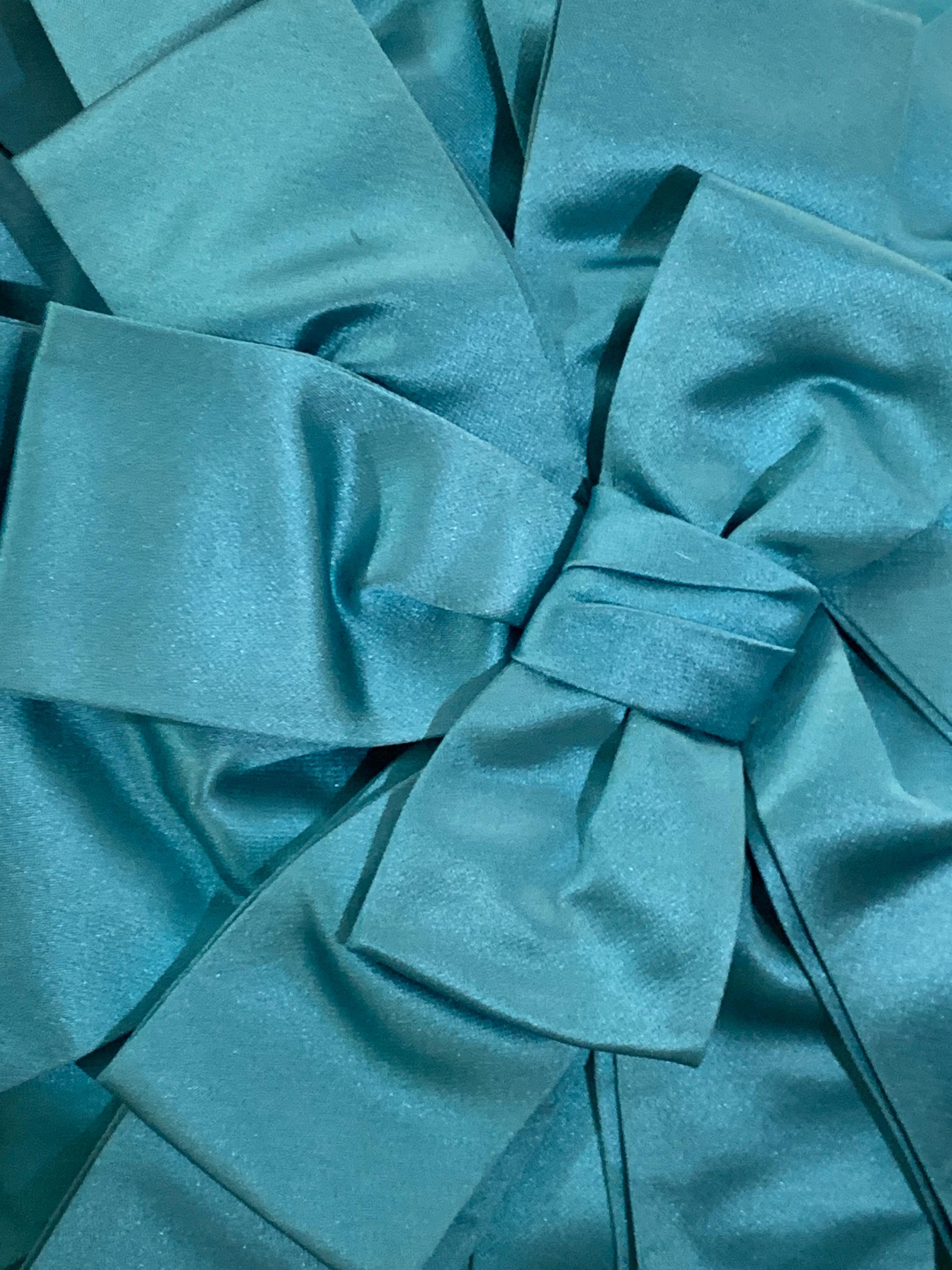 Cappello a petali stratificati in raso Duchesse di seta blu Miss Alice Egge del 1950 in vendita 8