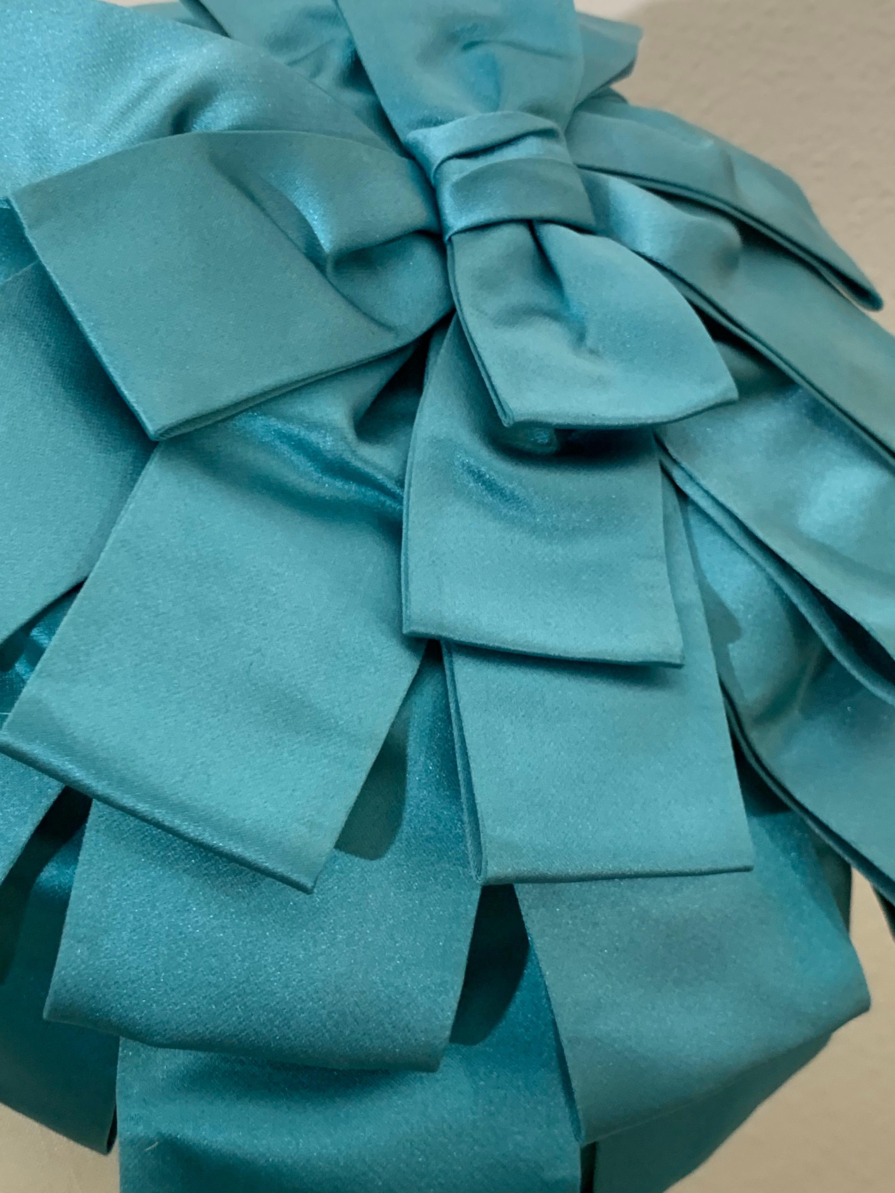Blu Cappello a petali stratificati in raso Duchesse di seta blu Miss Alice Egge del 1950 in vendita