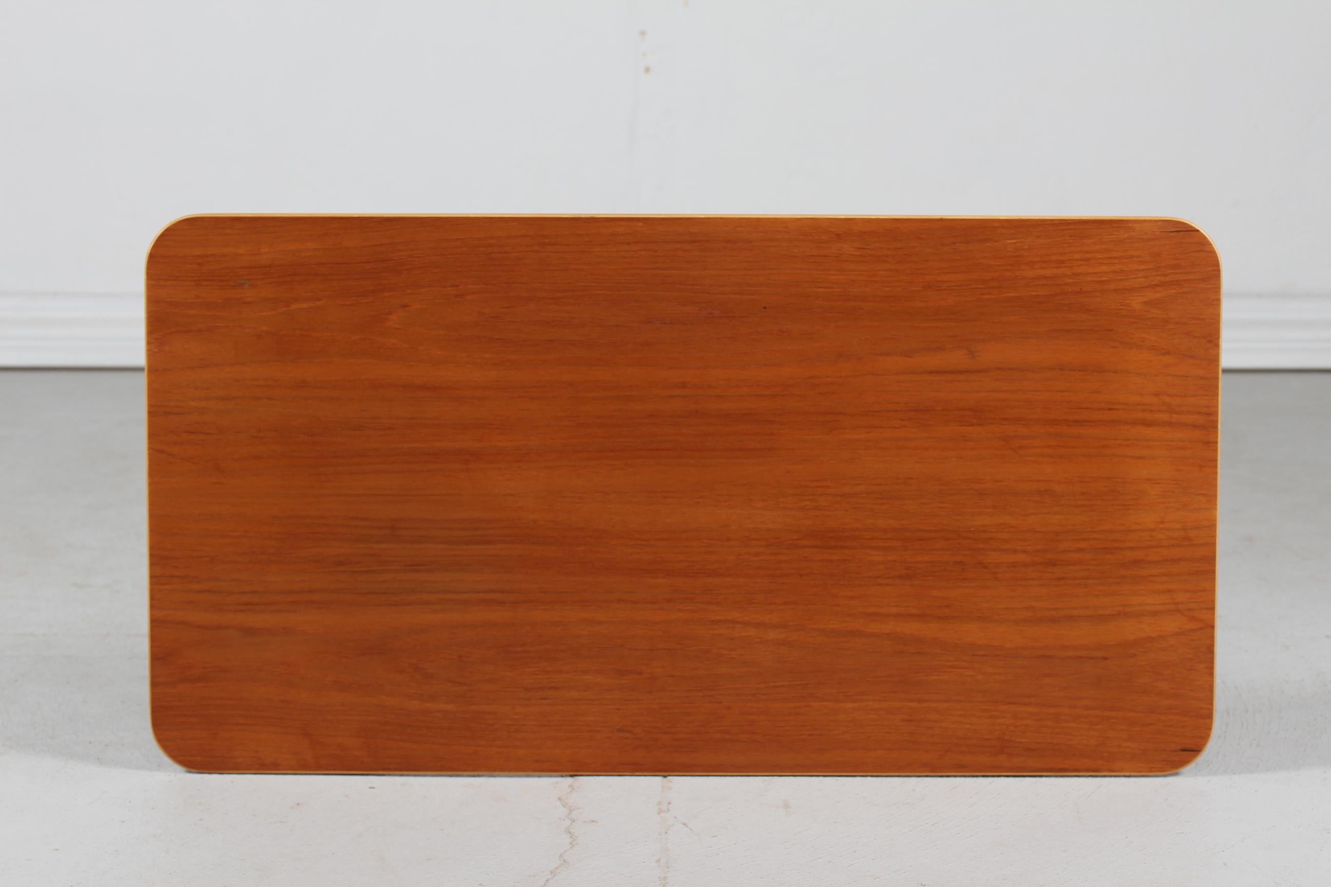 Danois Table basse AX en teck et hêtre de Mlgaard & Hvidt des années 1950 pour Fritz Hansen, Danemark en vente