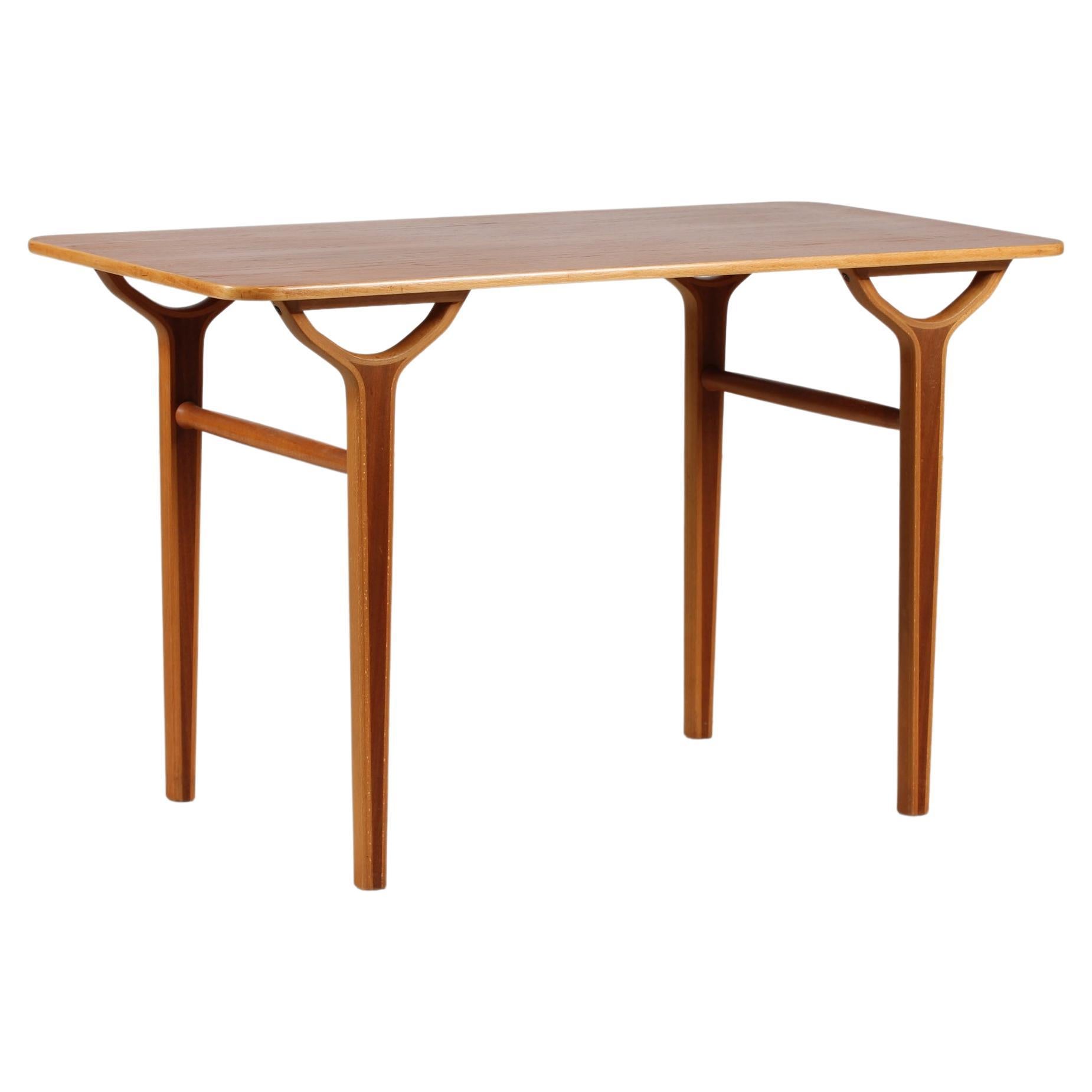 Table basse AX en teck et hêtre de Mlgaard & Hvidt des années 1950 pour Fritz Hansen, Danemark en vente