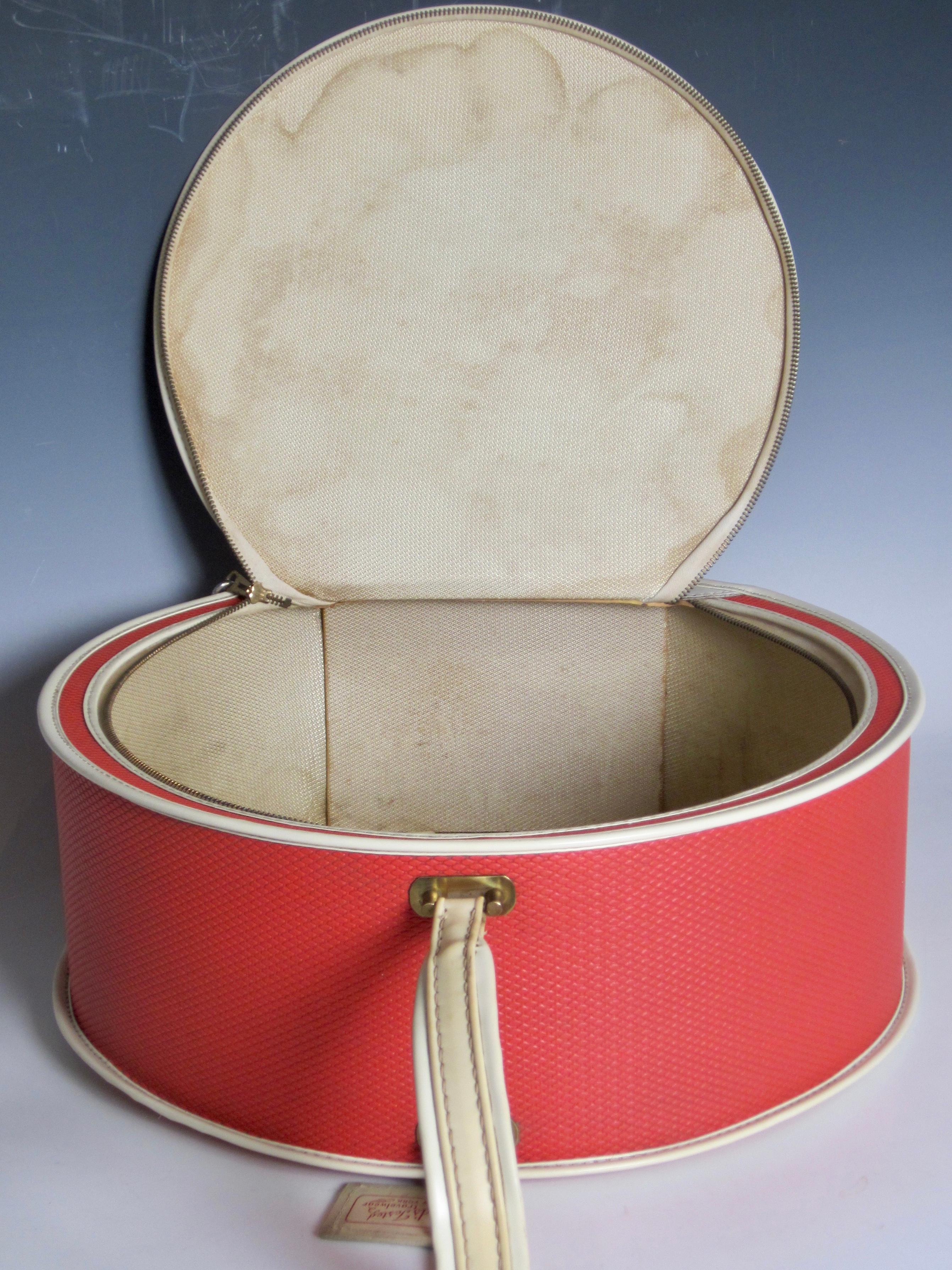1950s Mod Coral Red Hat Box Leed's Tested Travelwear Luggage Prop For Sale 4