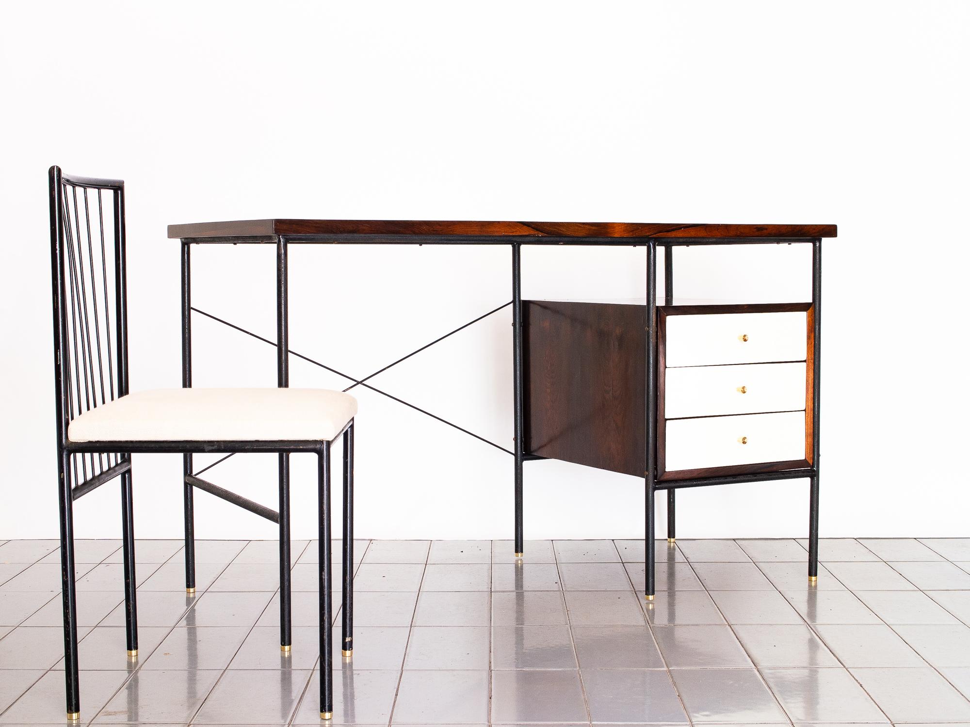 1950s Model '1015' Desk in Iron and Rosewood by Geraldo de Barros, Brazil Modern In Good Condition In Sao Paulo, SP