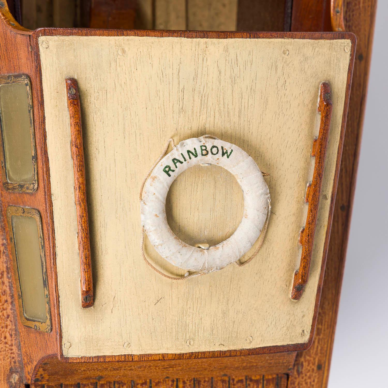 Modèle de bateau à moteur nommé Rainbow des années 1950 en vente 3