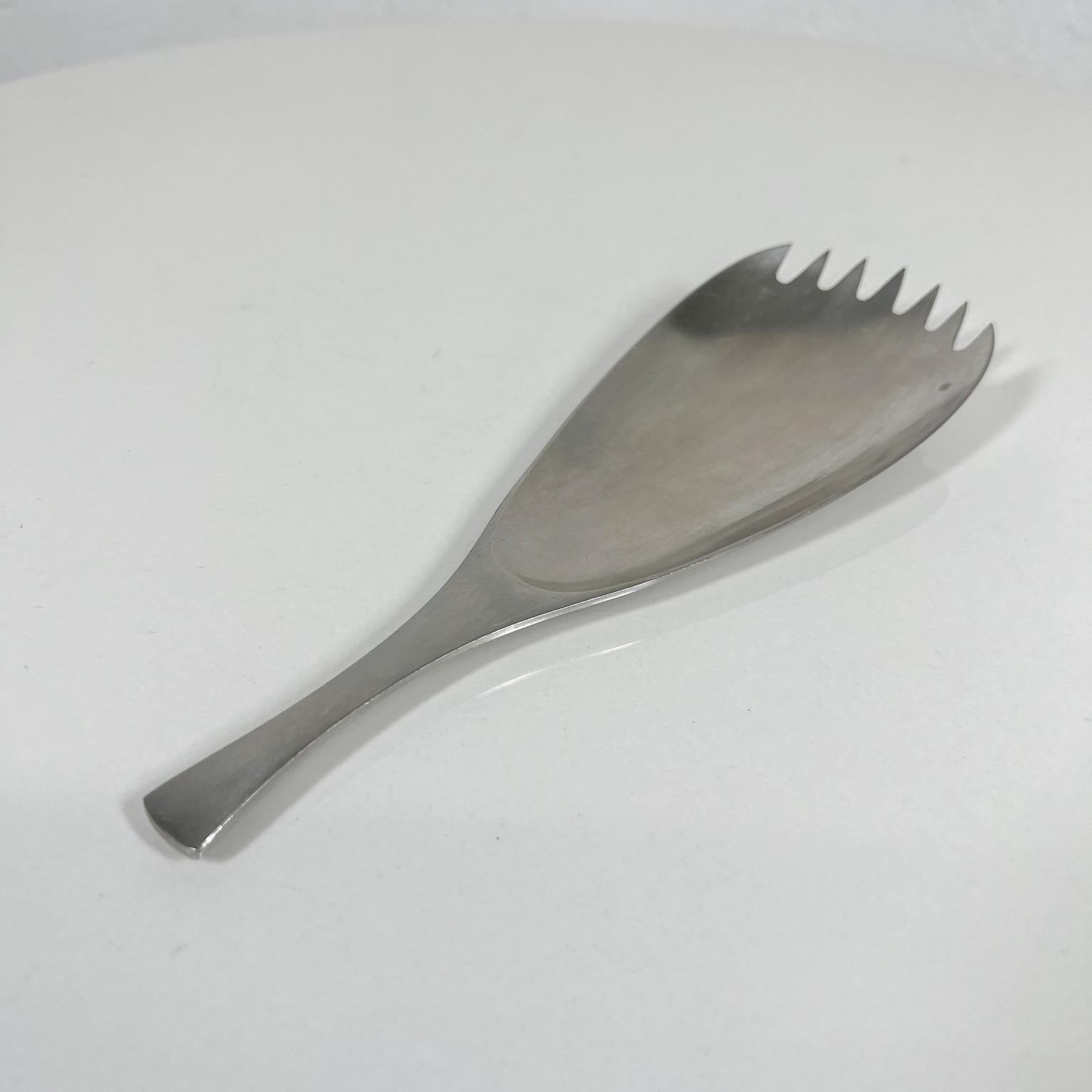 1950s vintage Danish Modern Dansk IHQ salad server Utensil Odin Germany
Designed by Jens Quistgaard Maker stamped
Stainless Steel
Measures: 8.63 x 3 W
Preowned with wear and use present
Original unrestored vintage condition.
See all images