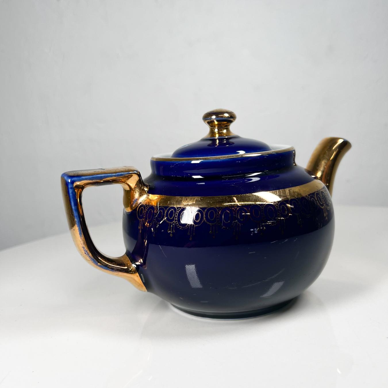 American 1950s Modern Decorative Cobalt Blue and Gold Hall China Tea Pot USA For Sale