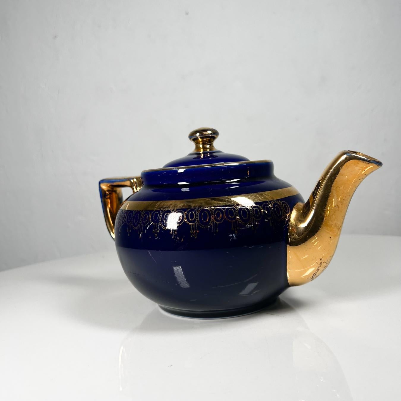 1950s Modern Decorative Cobalt Blue and Gold Hall China Tea Pot USA In Good Condition For Sale In Chula Vista, CA
