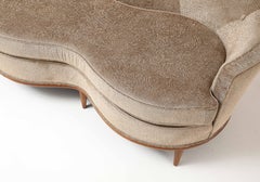 Moderner italienischer geschwungener Loveseat aus Samt von 1950