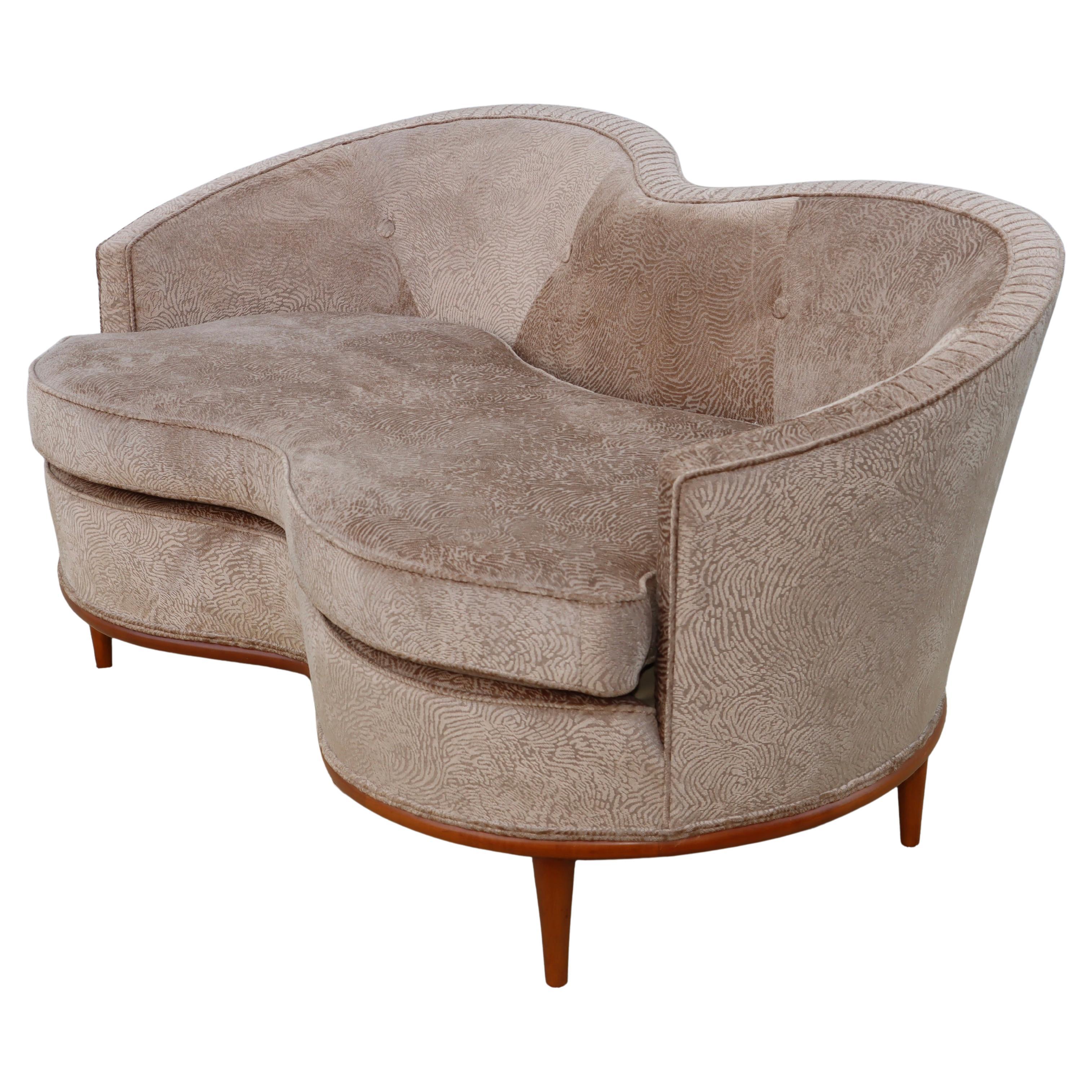 Loveseat curvo italiano moderno de los años 50 en terciopelo