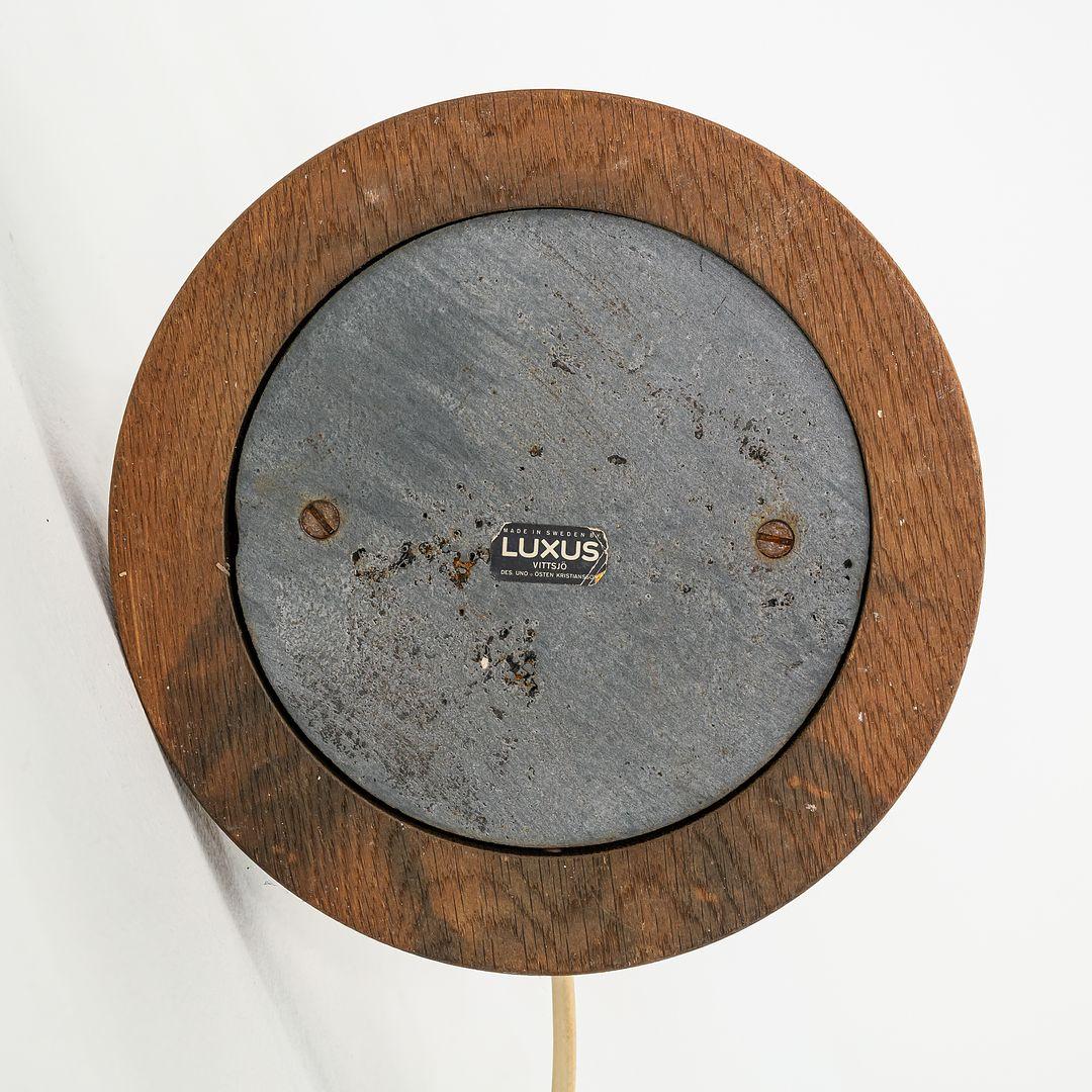 Lámpara de pie sueca moderna de los años 50 de Uno y Osten Kristiansson para Luxus mediados del siglo XX en venta