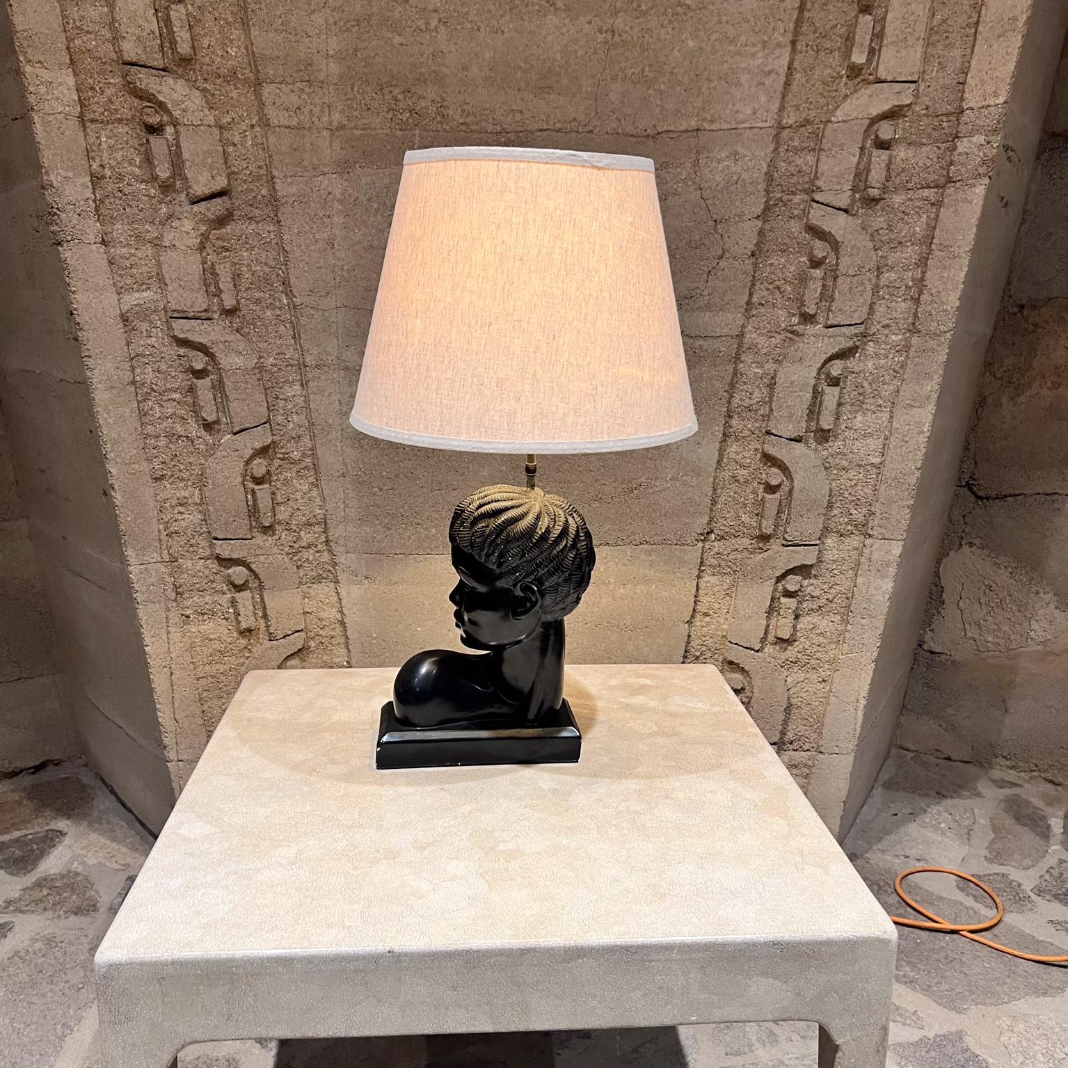 Lampe de table à tête africaine en gesso des années 1950 The Moderns en vente 3