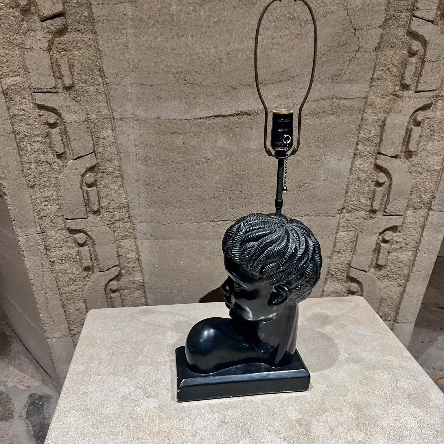 Mid-Century Modern Lampe de table à tête africaine en gesso des années 1950 The Moderns en vente