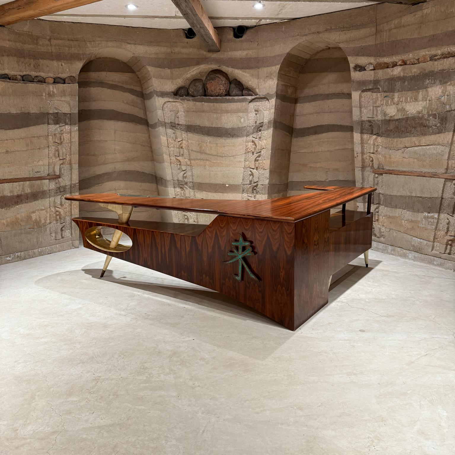 For your consideration, Custom Sculptural Desk Dry Bar in Rosewood and Parchment Bronze applications designed by FRANK KYLE.
Made Mexico circa 1950s.
Malachite hardware by PEPE MENDOZA foundry marks present.
Front receiving is supported by a single