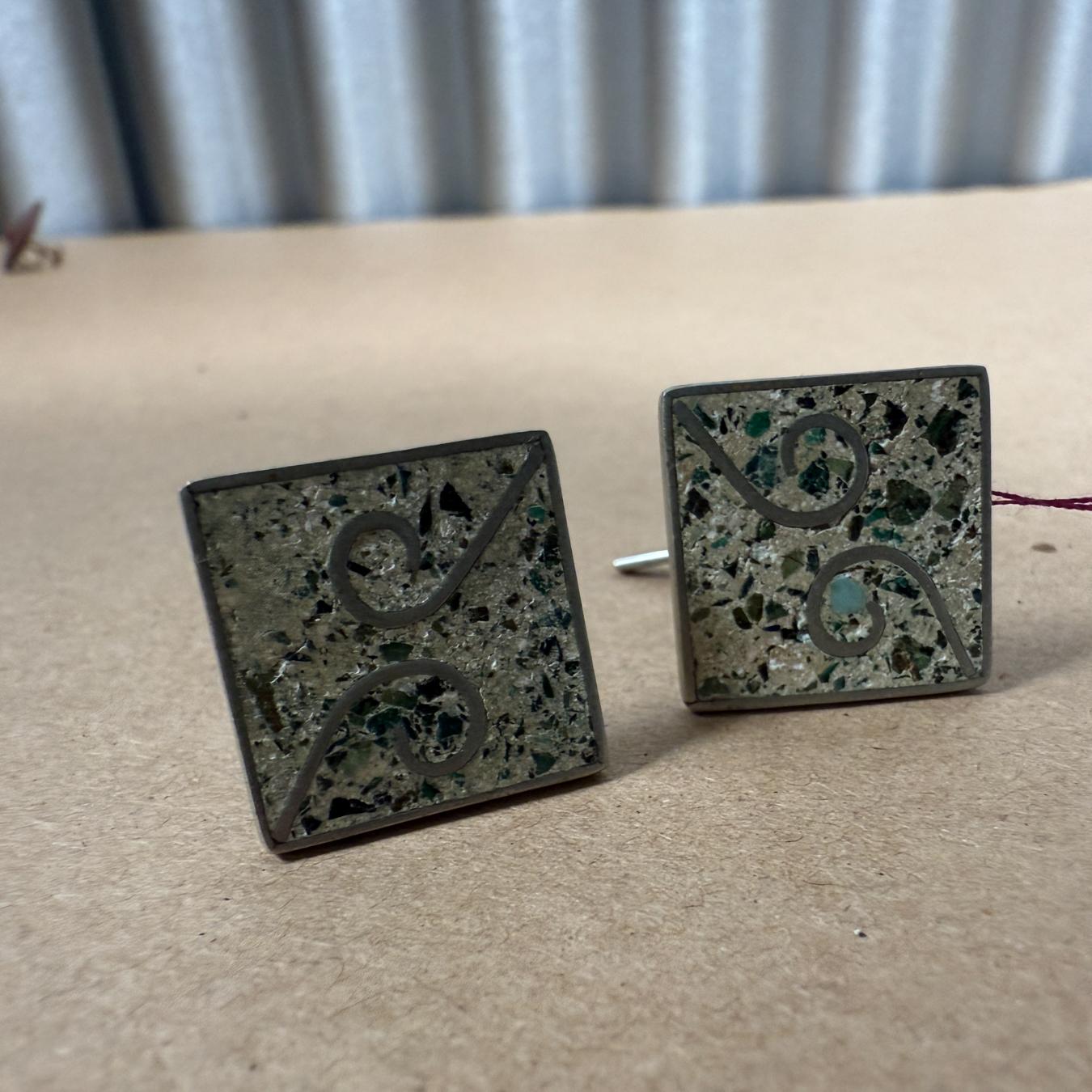 AMBIANIC presents
1950s Mexican Crushed Stone Cufflinks set artisan Taxco Mexico
11/16 x 11/16 x .75 d
Original preowned vintage condition
Refer to images
signed with stamp