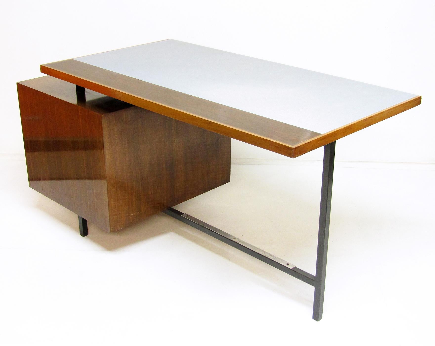 1950s Modernist Desk & Chair Set in Walnut & Leather by Robin Day for Hille 6