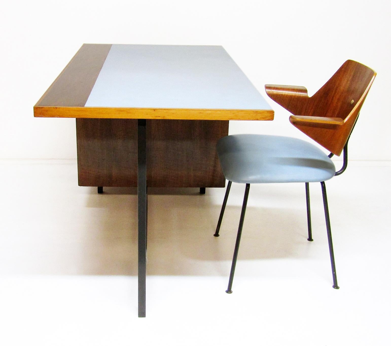 20th Century 1950s Modernist Desk & Chair Set in Walnut & Leather by Robin Day for Hille