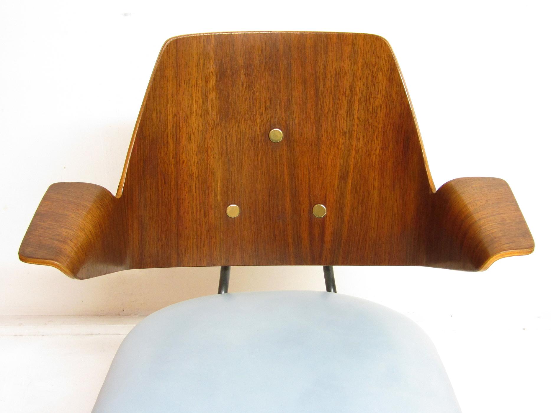 1950s Modernist Desk & Chair Set in Walnut & Leather by Robin Day for Hille 2