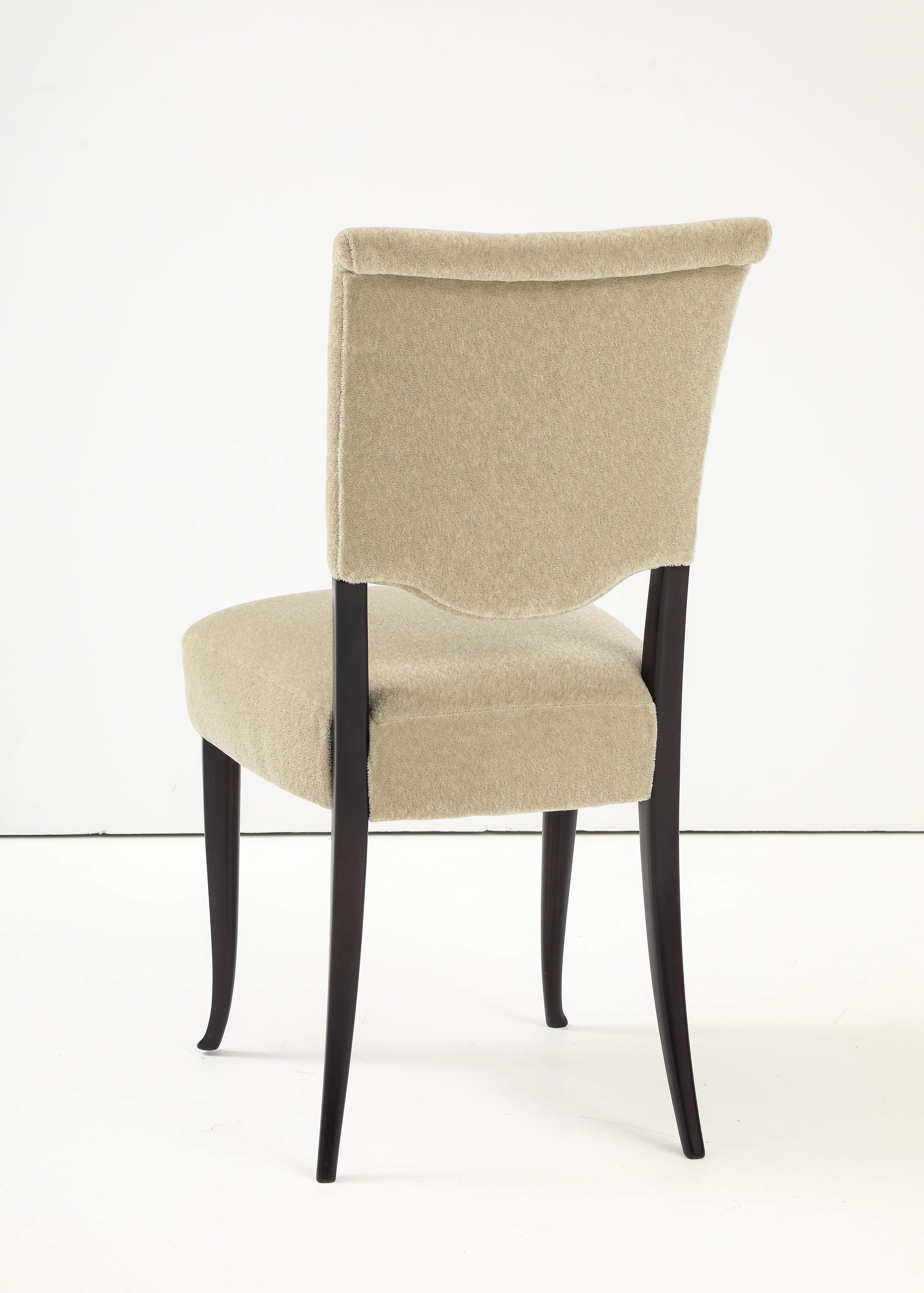 1950's Modernist Ebonized Wood Italienisch Esszimmerstühle In Donghia Mohair Stoff im Angebot 4