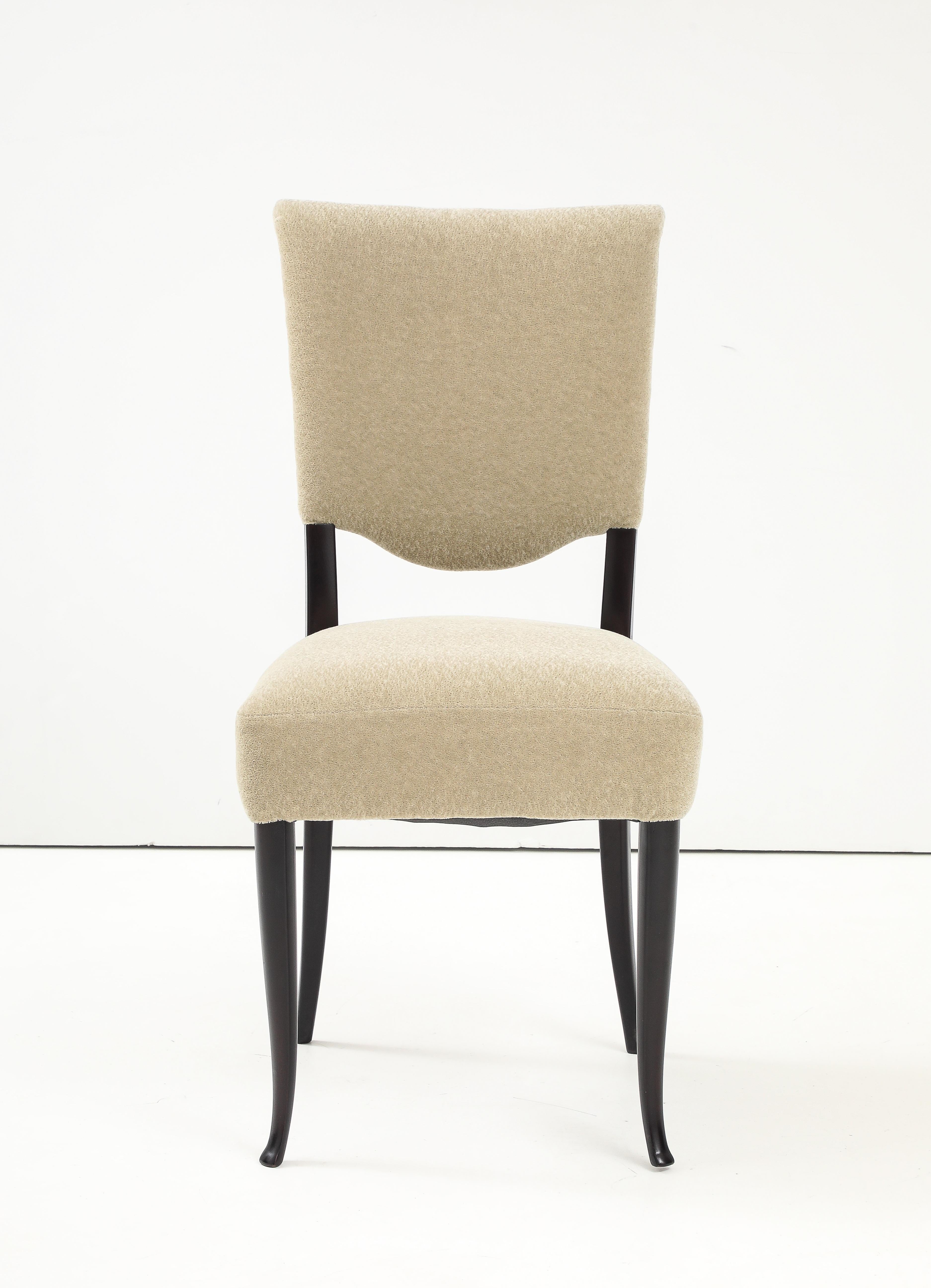 1950's Modernist Ebonized Wood Italienisch Esszimmerstühle In Donghia Mohair Stoff im Angebot 5