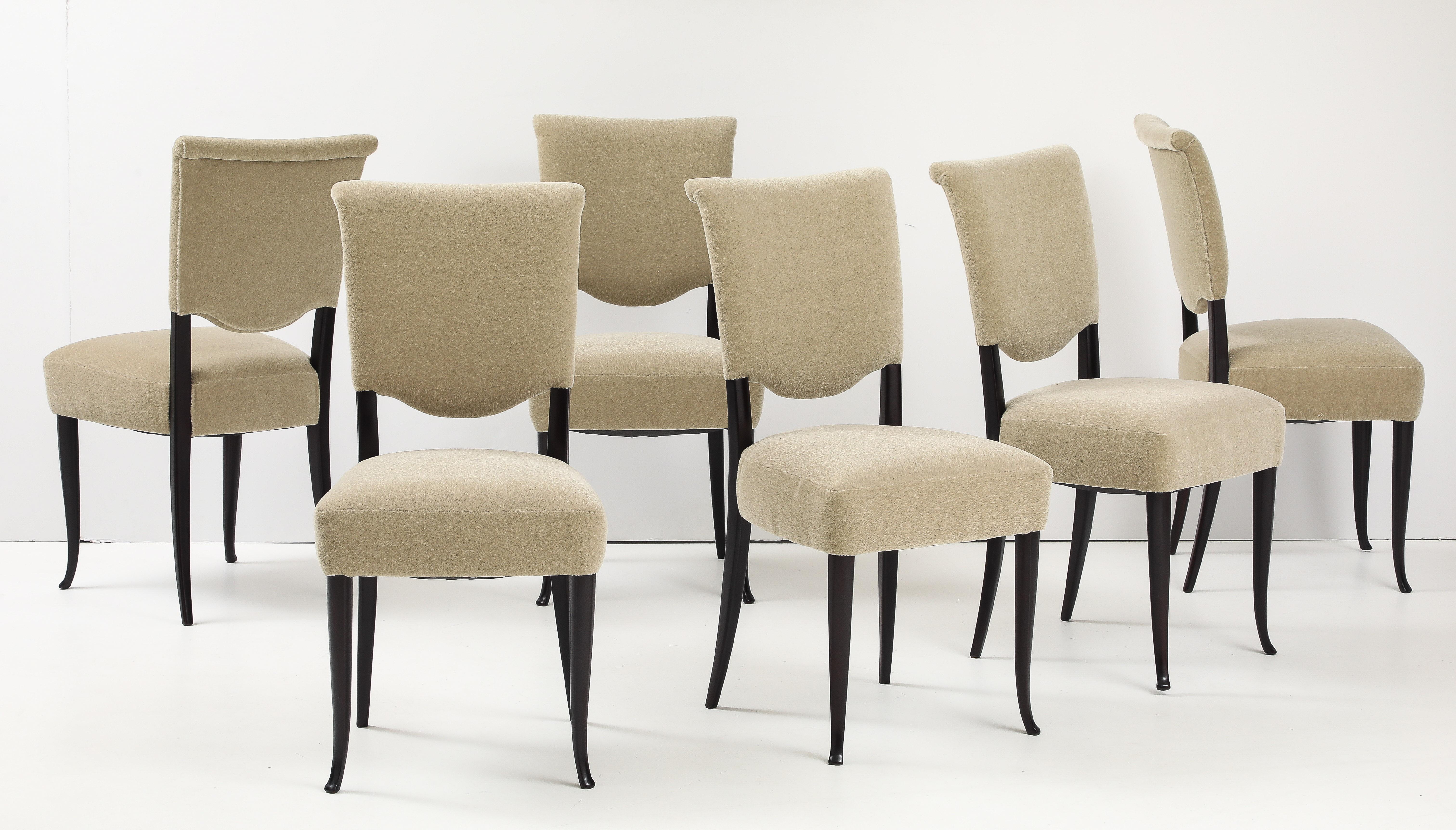 1950's Modernist Ebonized Wood Italienisch Esszimmerstühle In Donghia Mohair Stoff im Angebot 2
