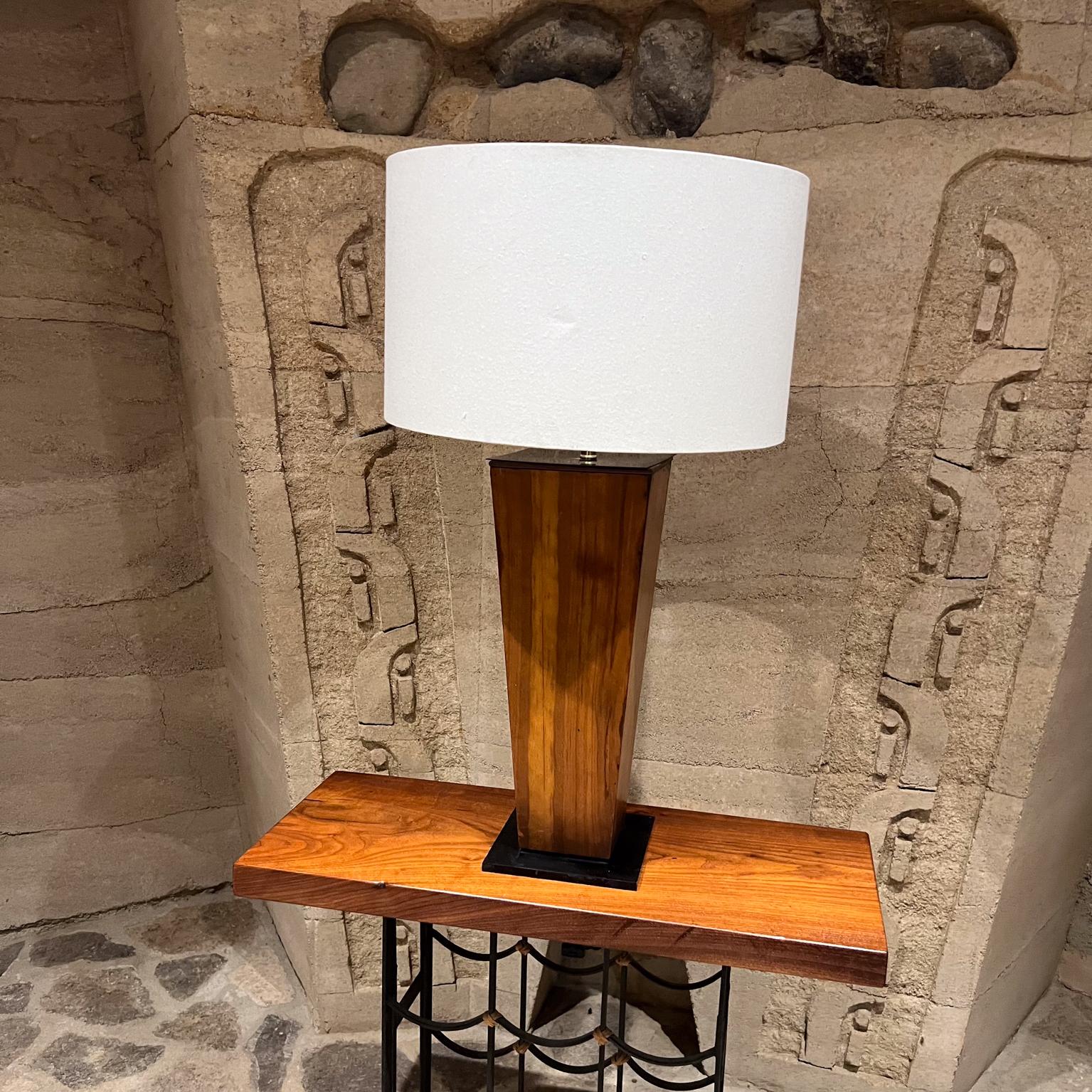 Mid-Century Modern 1950s Modernist Sculptural Table Lamp Exotic Wood Mexico en vente